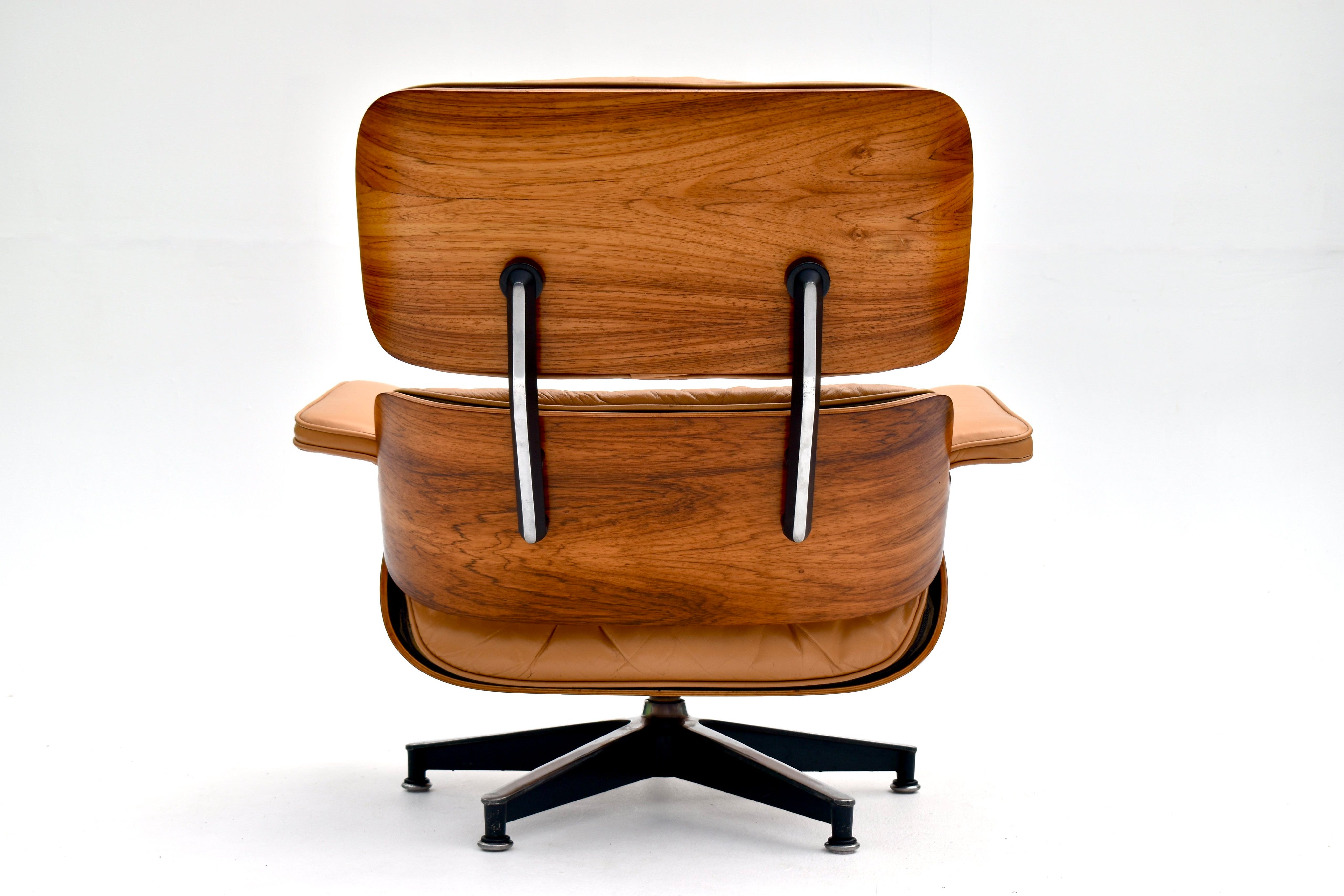 Eames_Lounge_Chair_and_Ottoman_by_Charles_&_Ray_Eames_for_Herman_Miller,_Rosewood_&_Butterscotch_Leather,_1960s