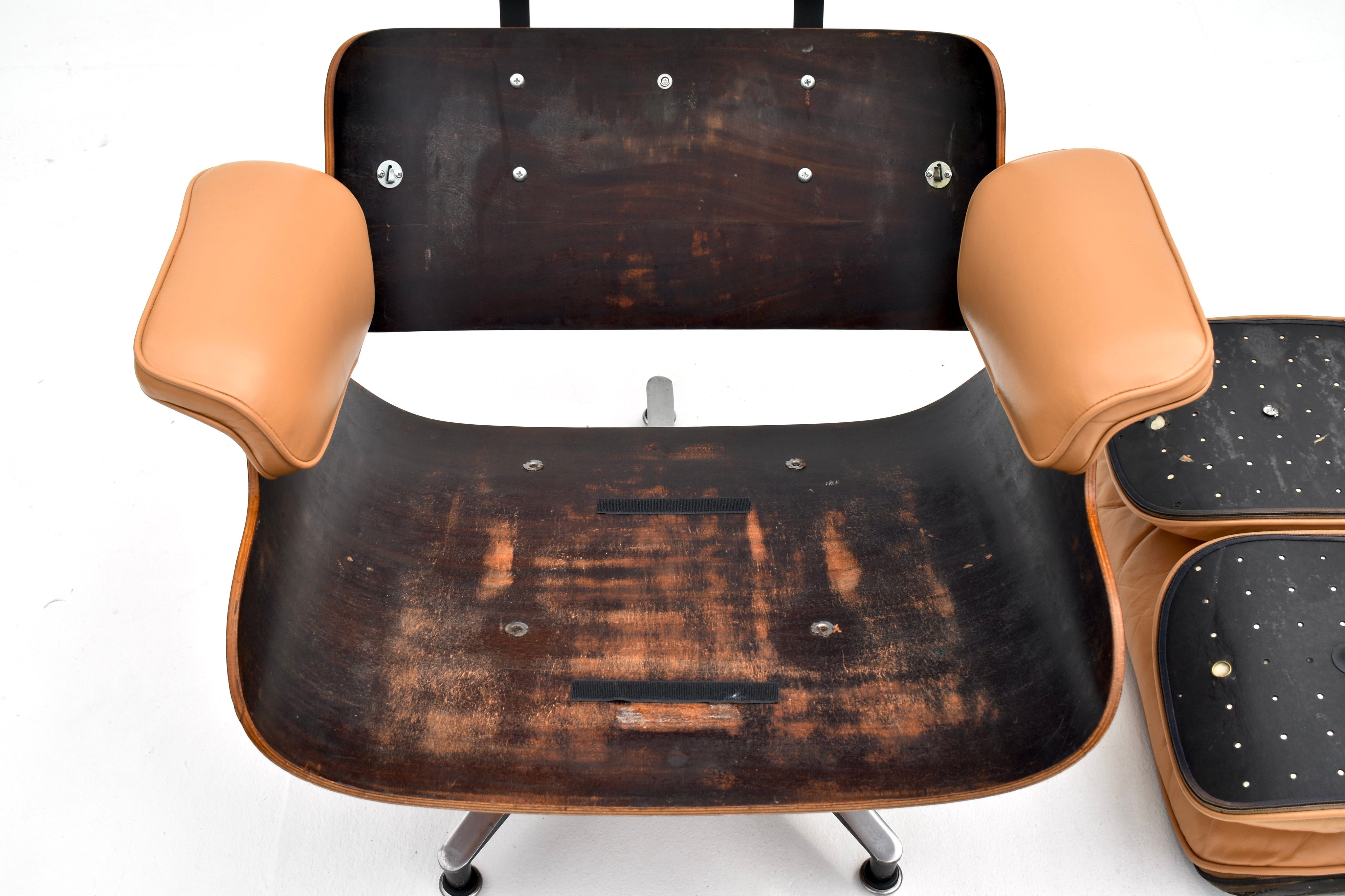 Eames_Lounge_Chair_and_Ottoman_by_Charles_&_Ray_Eames_for_Herman_Miller,_Rosewood_&_Butterscotch_Leather,_1960s