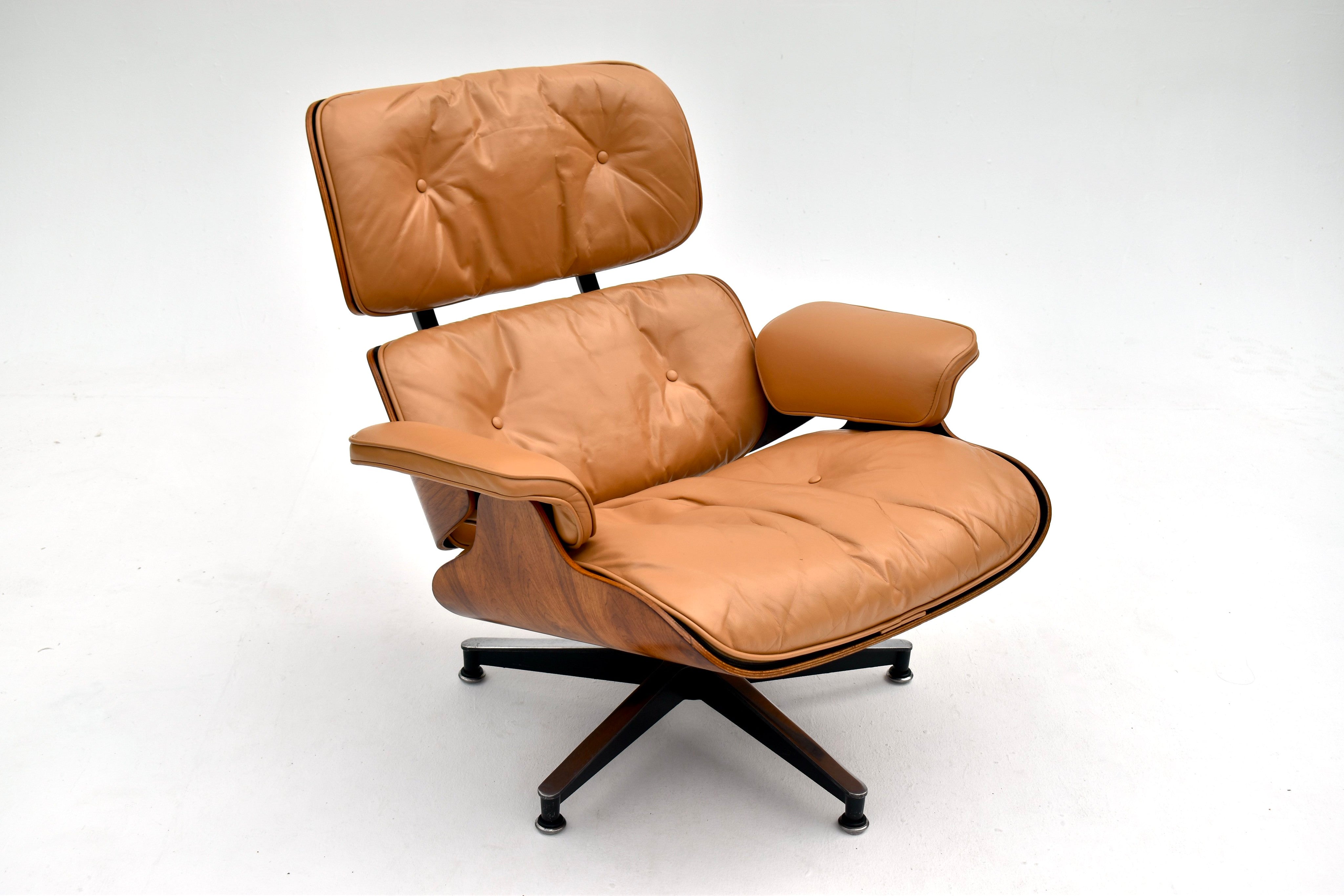 Eames_Lounge_Chair_and_Ottoman_by_Charles_&_Ray_Eames_for_Herman_Miller,_Rosewood_&_Butterscotch_Leather,_1960s
