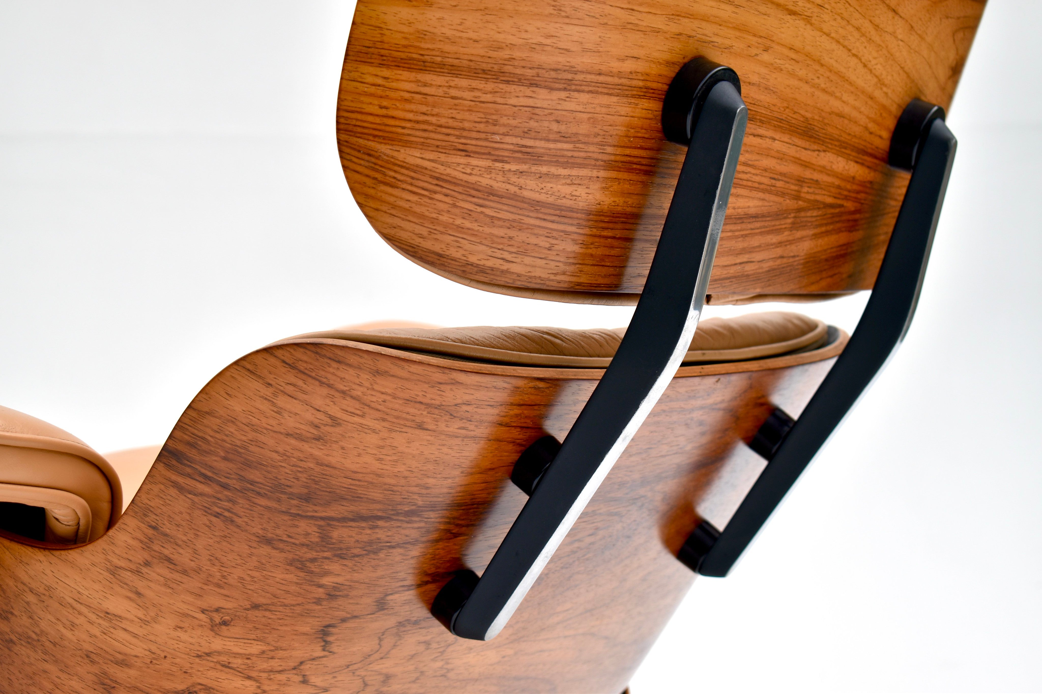 Eames_Lounge_Chair_and_Ottoman_by_Charles_&_Ray_Eames_for_Herman_Miller,_Rosewood_&_Butterscotch_Leather,_1960s