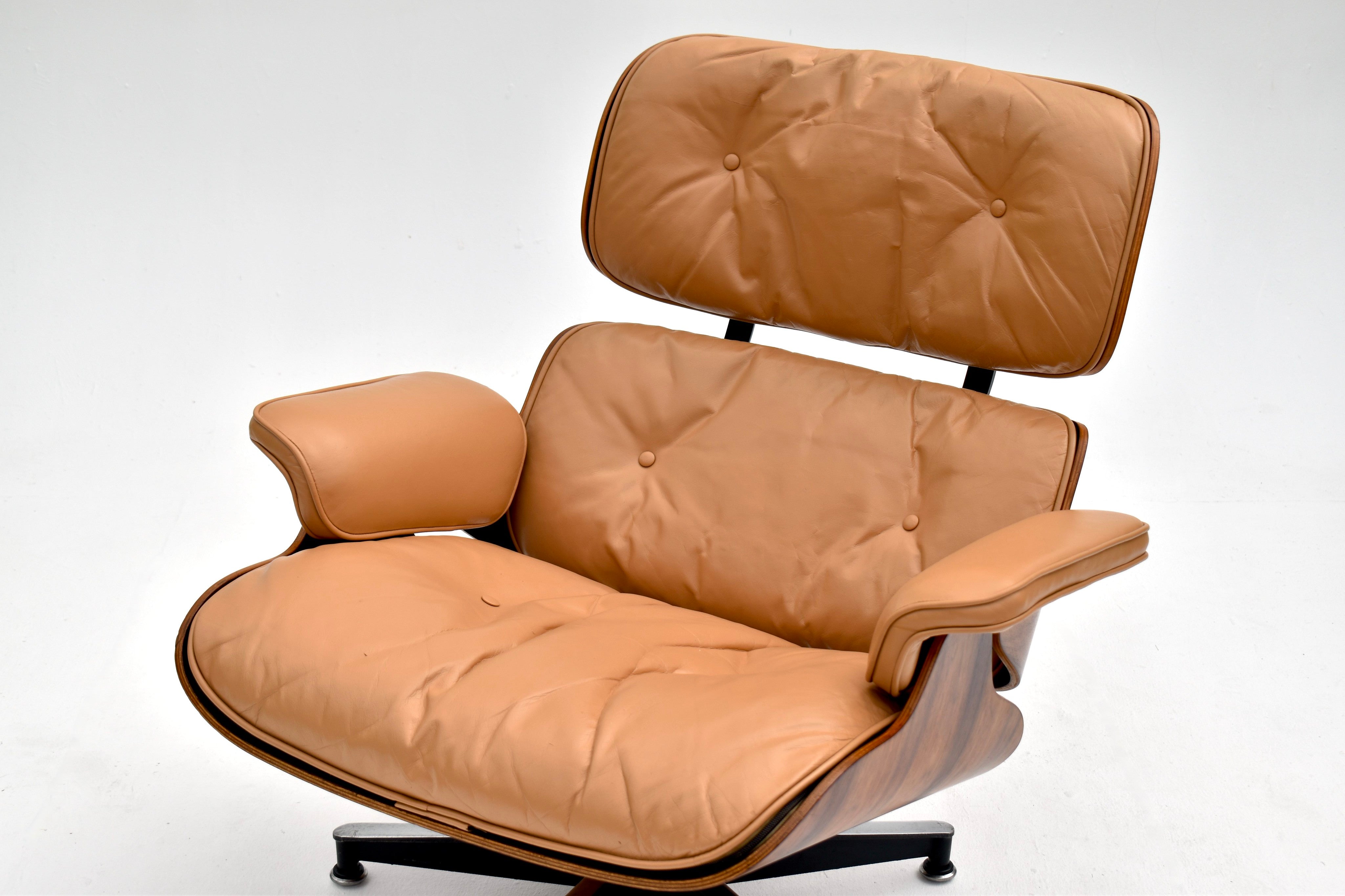 Eames_Lounge_Chair_and_Ottoman_by_Charles_&_Ray_Eames_for_Herman_Miller,_Rosewood_&_Butterscotch_Leather,_1960s