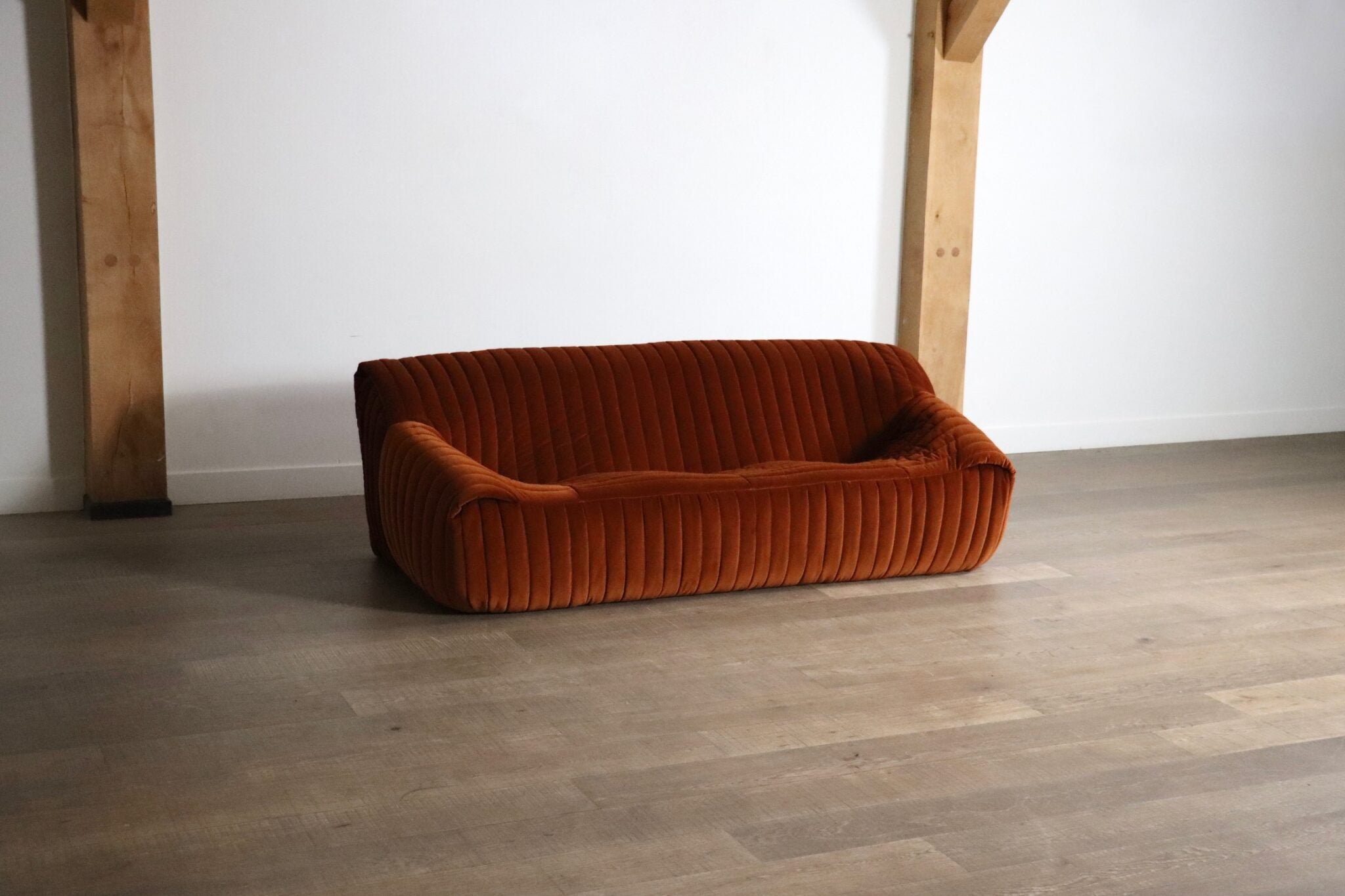 Original_Cinna_Sandra_three_seater_sofa_in_velvet_by_Annie_Hieronimus,_France_1970s