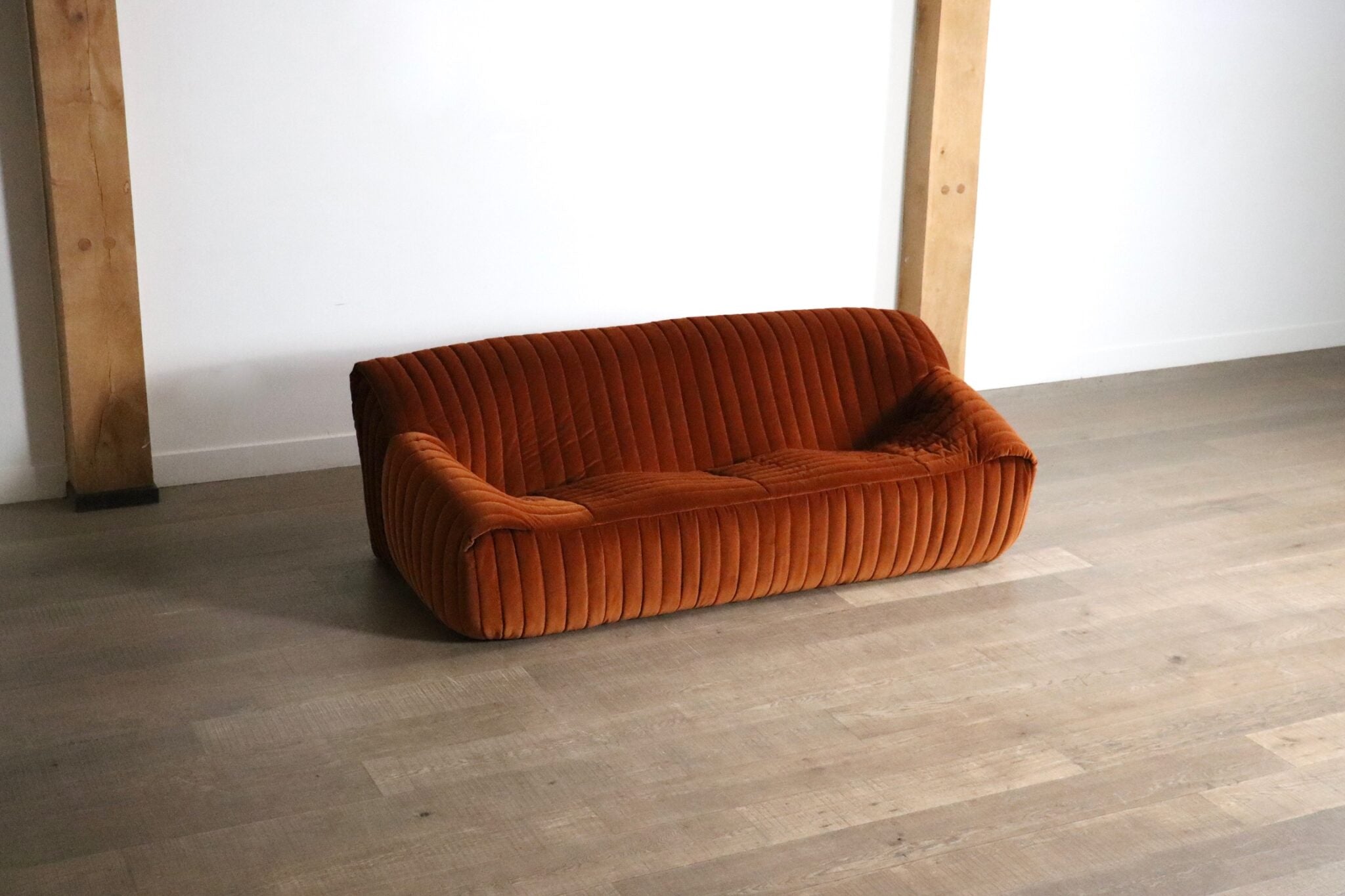 Original_Cinna_Sandra_three_seater_sofa_in_velvet_by_Annie_Hieronimus,_France_1970s