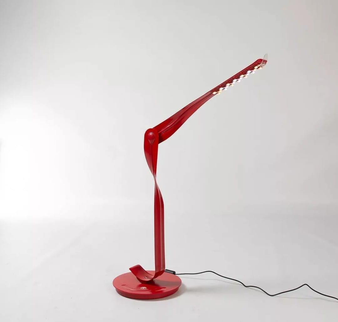 Yves_Béhar_Leaf_LED_Table_Lamp_for_Herman_Miller,_2007