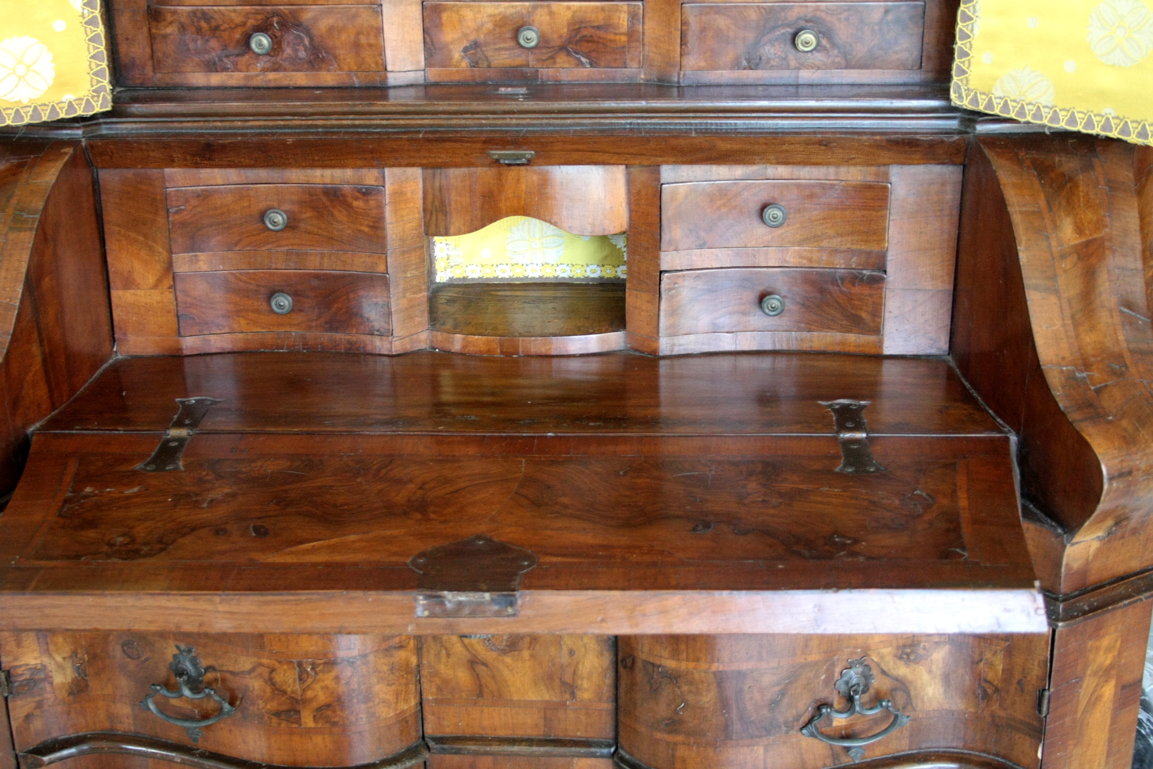 Original_Lombard_Italian_trumeau_in_walnut_and_walnut_burl,_19th_century,_Northern_Italy