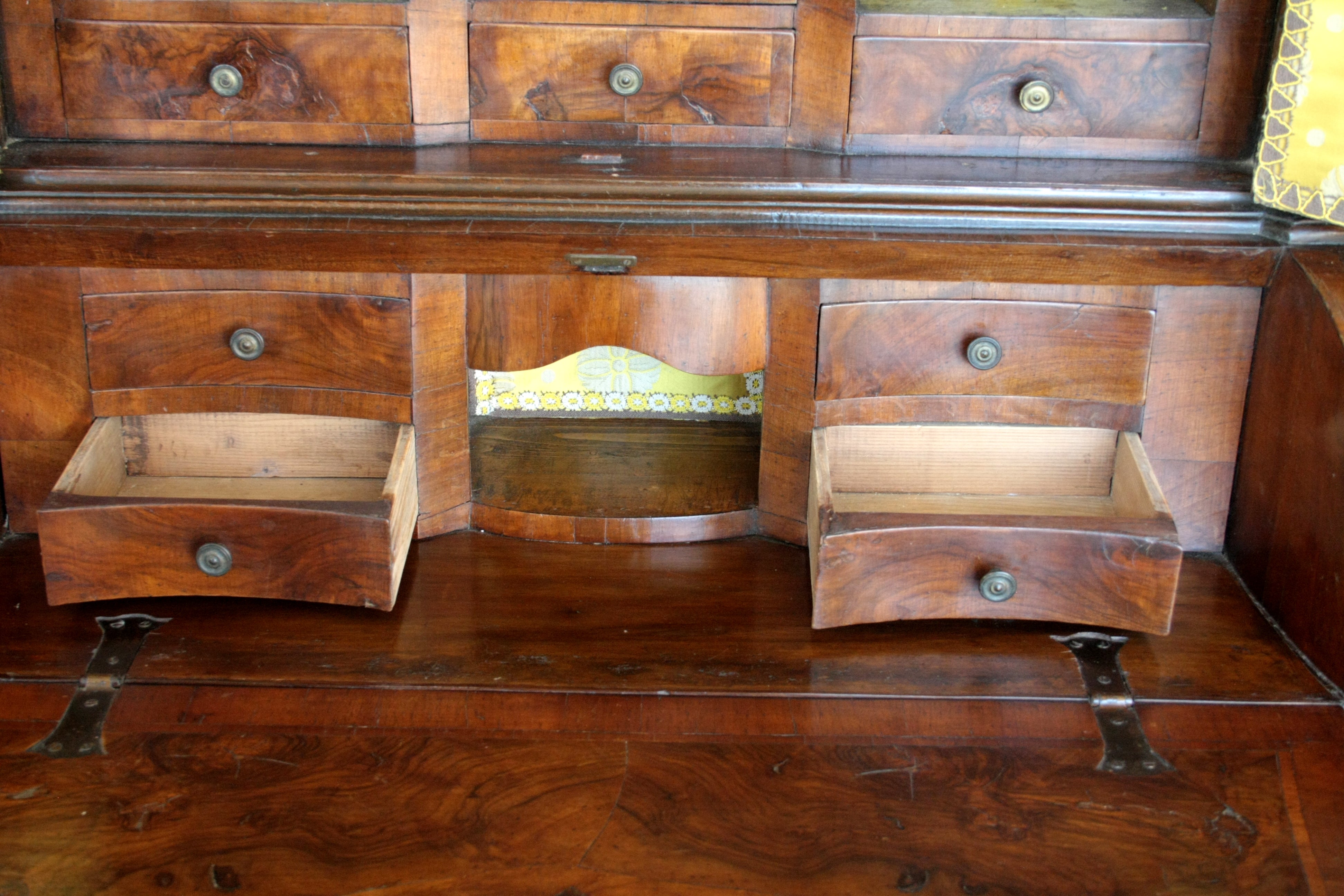 Original_Lombard_Italian_trumeau_in_walnut_and_walnut_burl,_19th_century,_Northern_Italy
