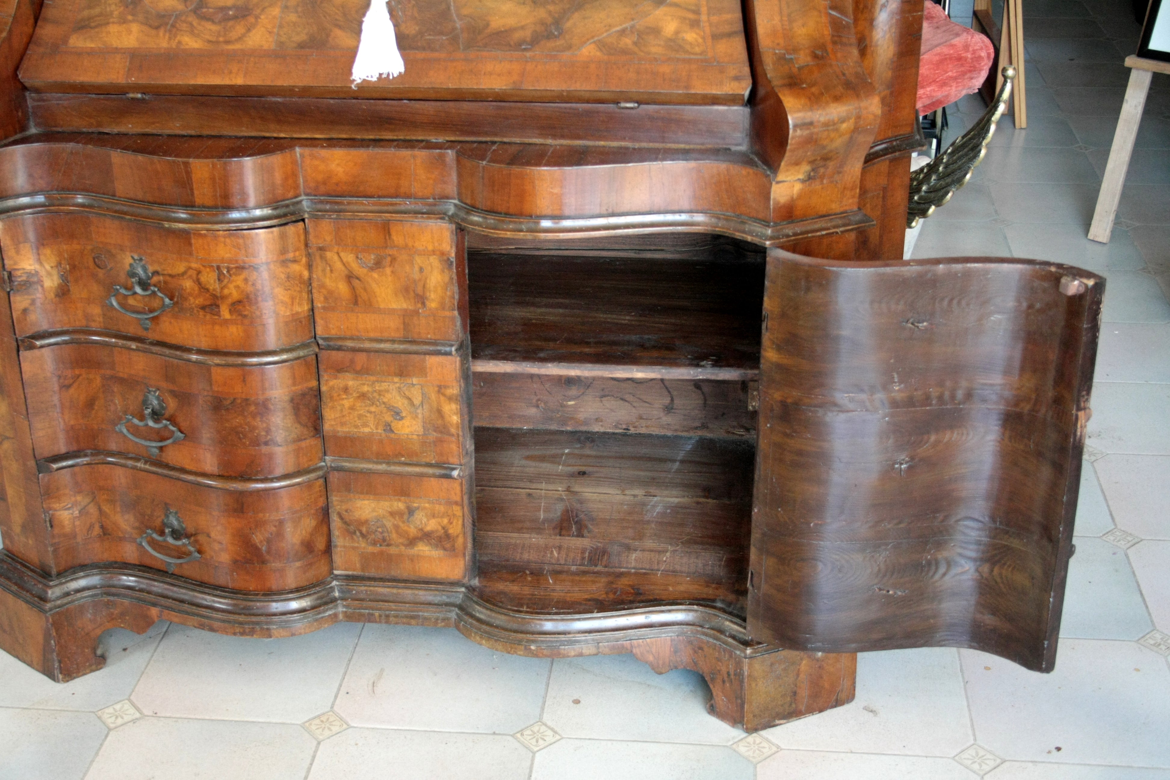 Original_Lombard_Italian_trumeau_in_walnut_and_walnut_burl,_19th_century,_Northern_Italy