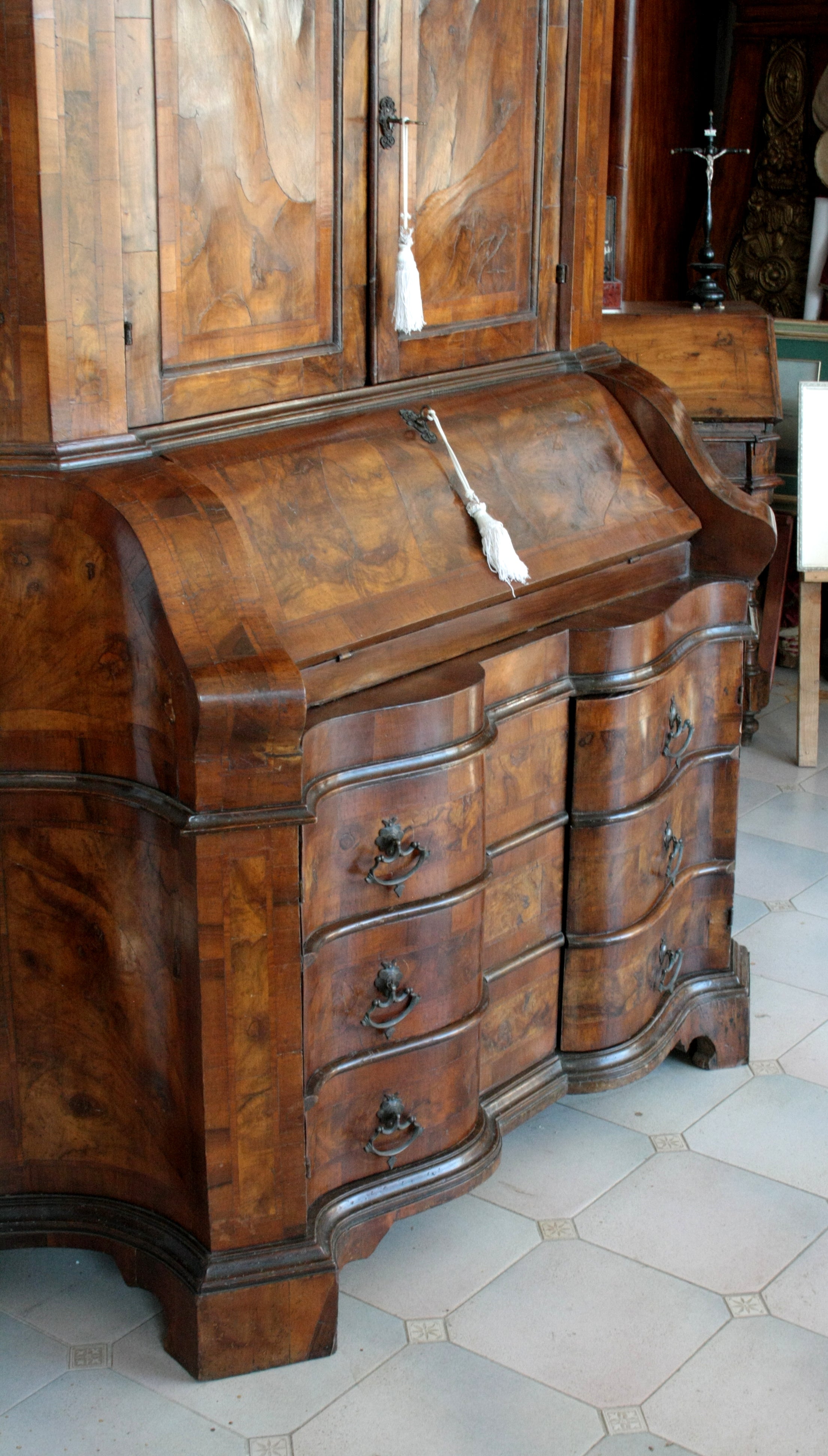 Original_Lombard_Italian_trumeau_in_walnut_and_walnut_burl,_19th_century,_Northern_Italy