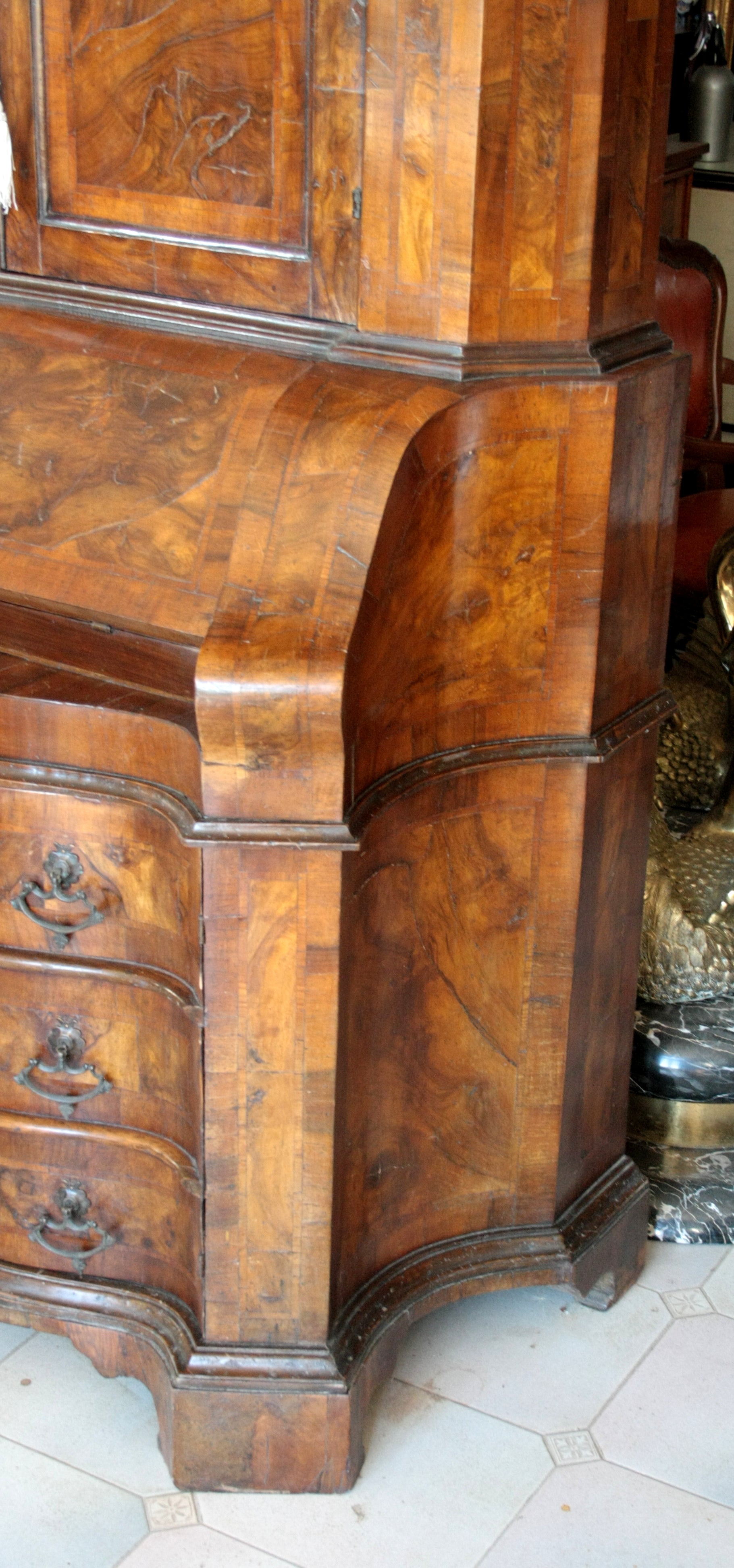 Original_Lombard_Italian_trumeau_in_walnut_and_walnut_burl,_19th_century,_Northern_Italy