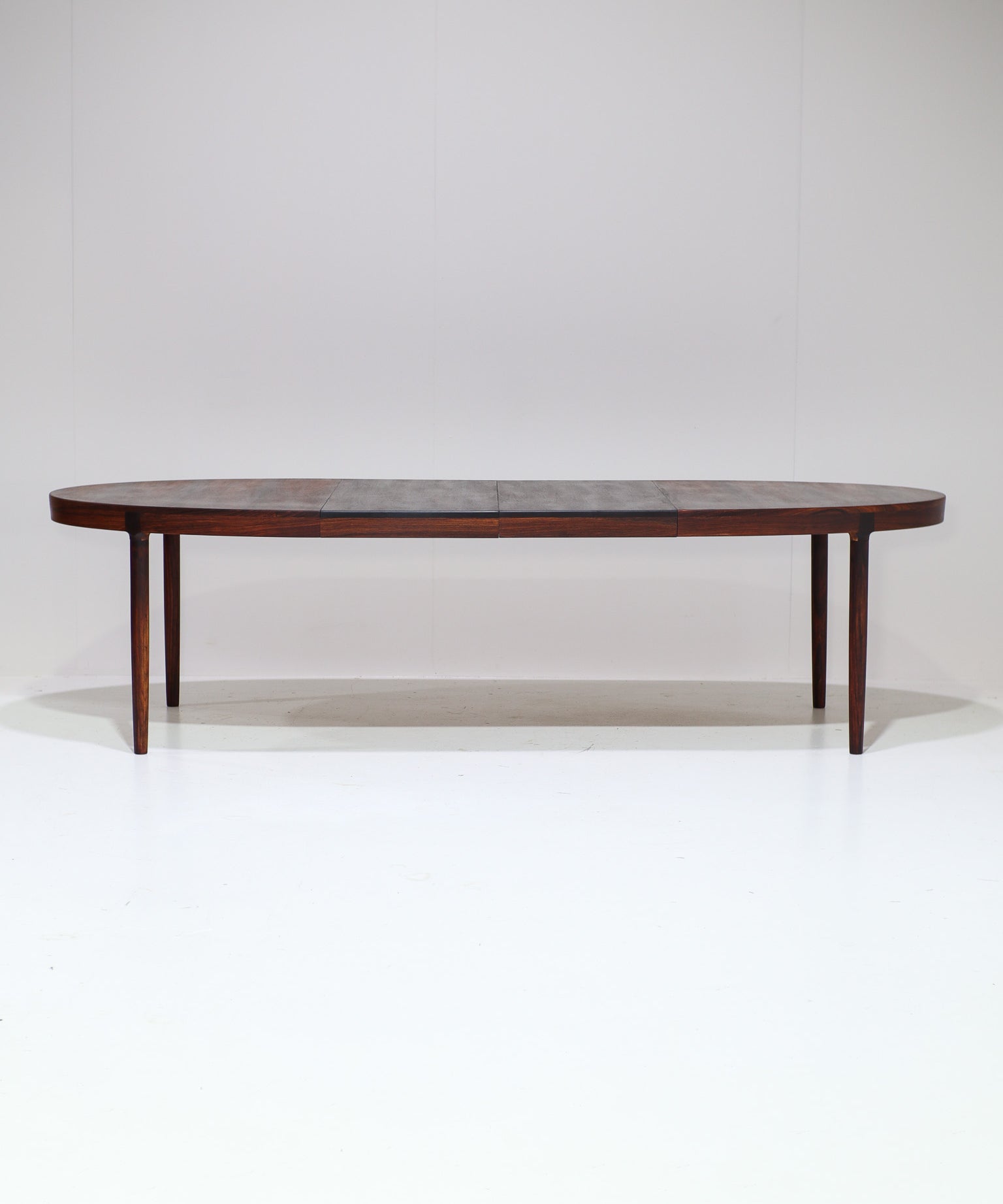Harry_Østergaard_Oval_Extendable_Dining_Table_for_Randers_Møbelfabrik,_Denmark_1960s