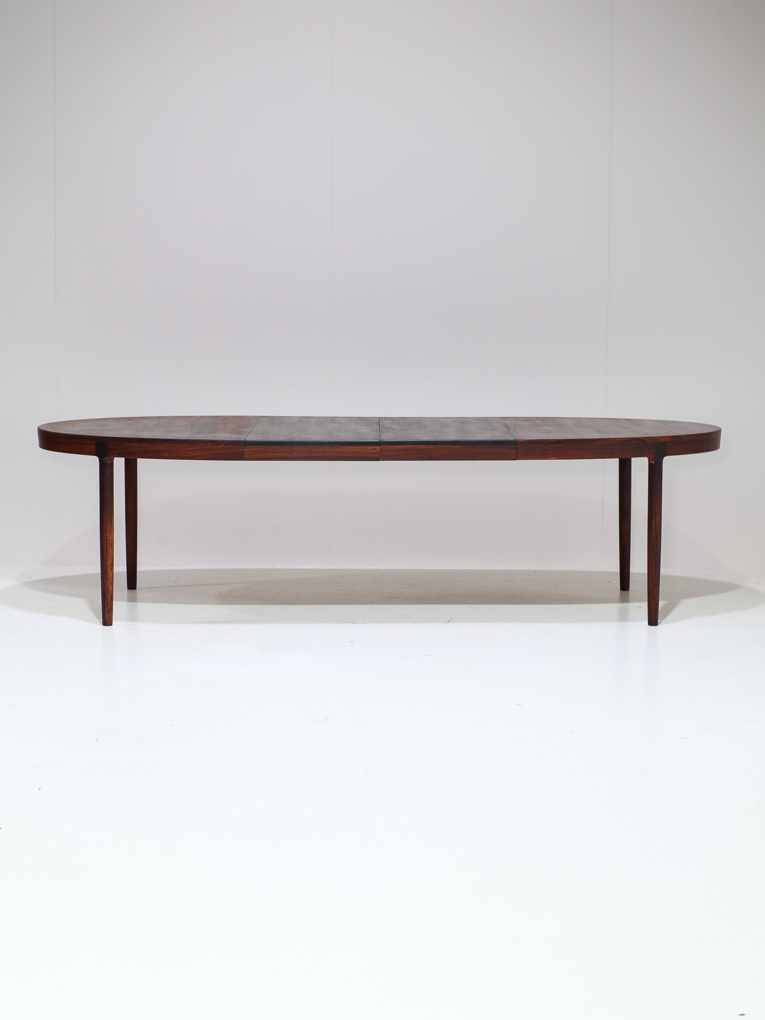 Harry_Østergaard_Oval_Extendable_Dining_Table_for_Randers_Møbelfabrik,_Denmark_1960s