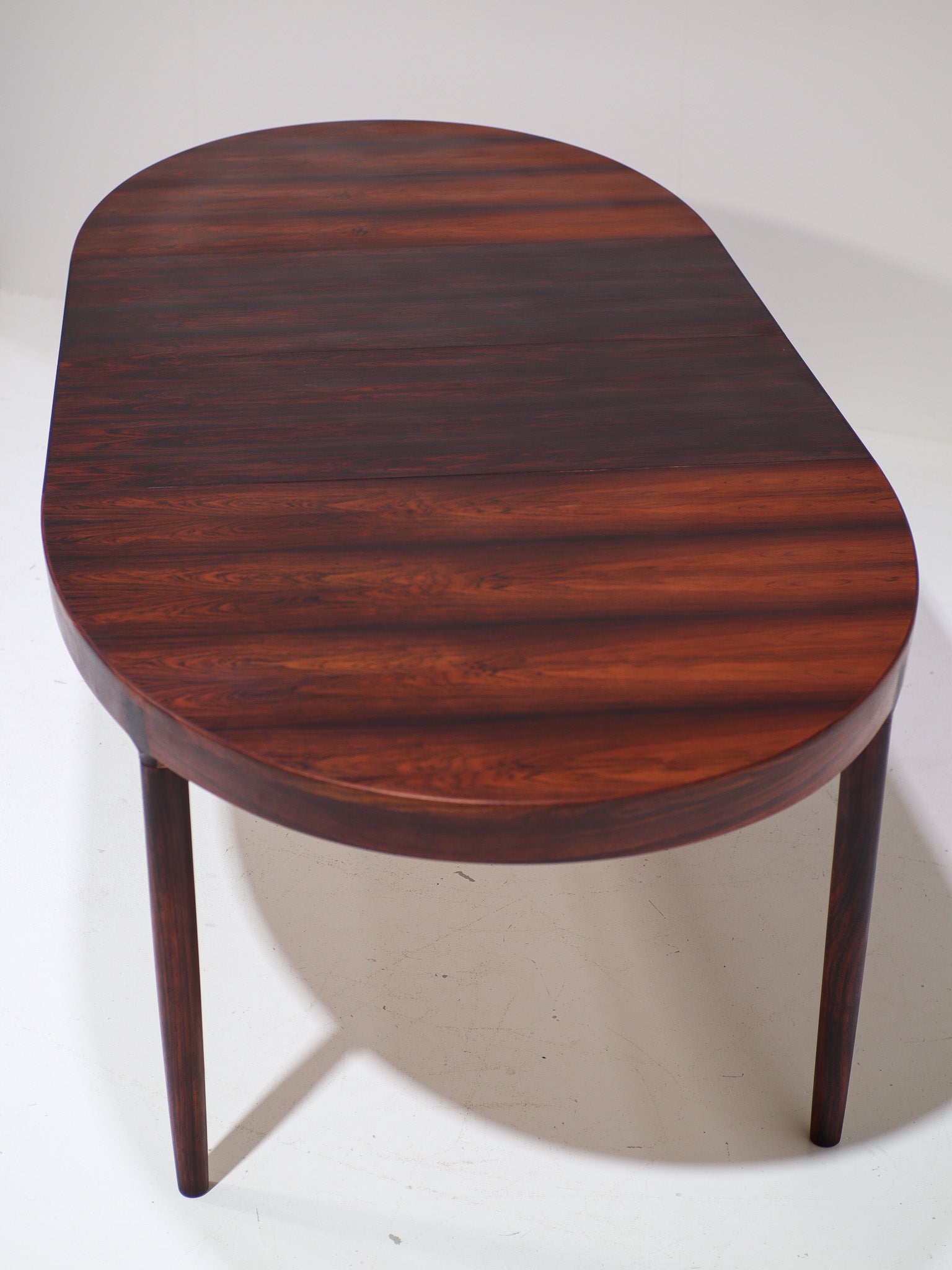 Harry_Østergaard_Oval_Extendable_Dining_Table_for_Randers_Møbelfabrik,_Denmark_1960s