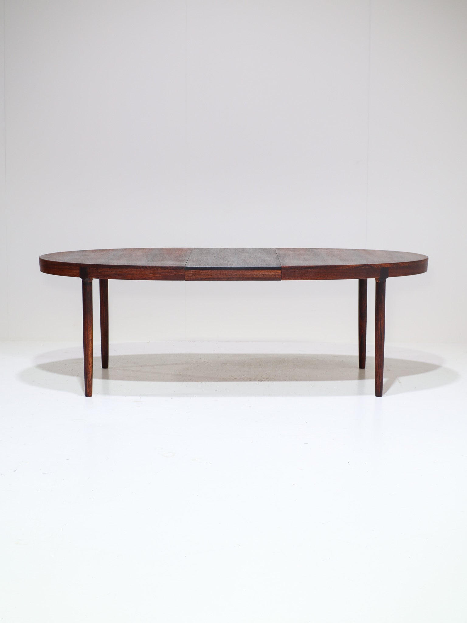 Harry_Østergaard_Oval_Extendable_Dining_Table_for_Randers_Møbelfabrik,_Denmark_1960s