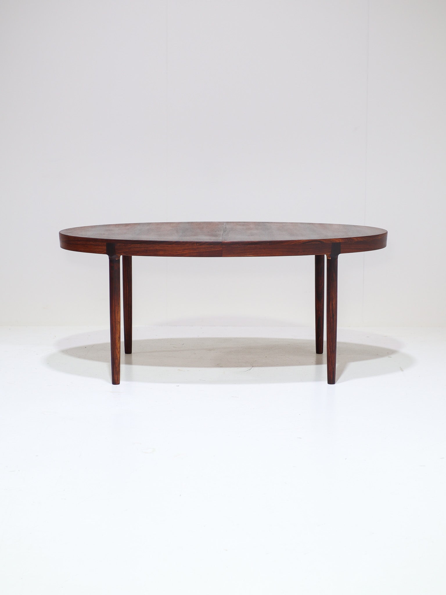 Harry_Østergaard_Oval_Extendable_Dining_Table_for_Randers_Møbelfabrik,_Denmark_1960s