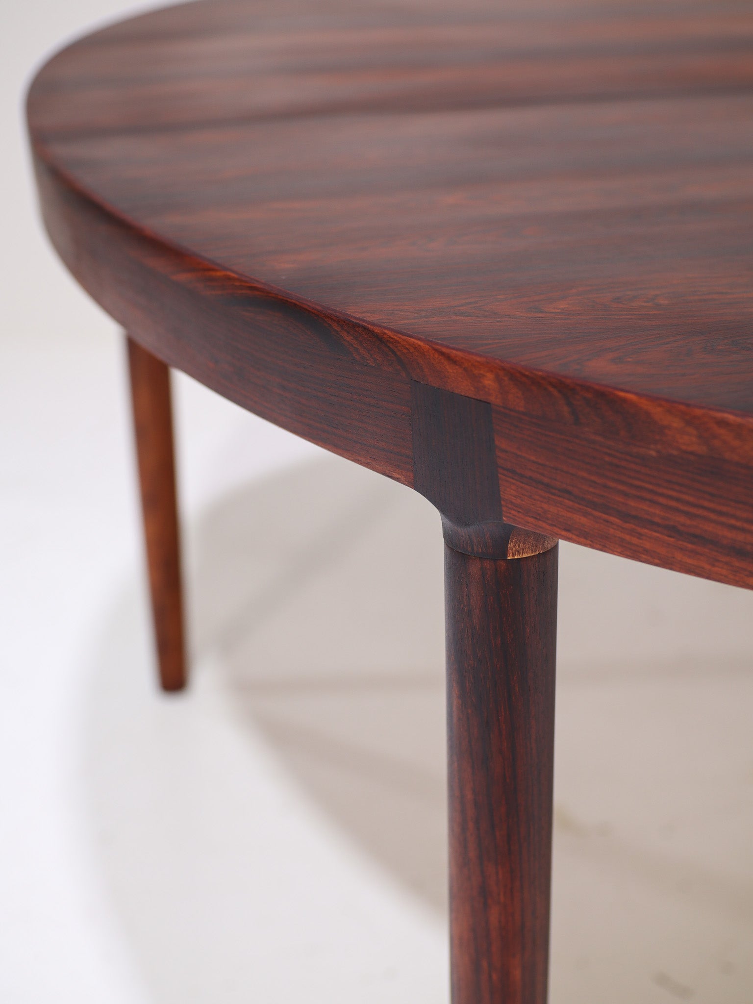 Harry_Østergaard_Oval_Extendable_Dining_Table_for_Randers_Møbelfabrik,_Denmark_1960s