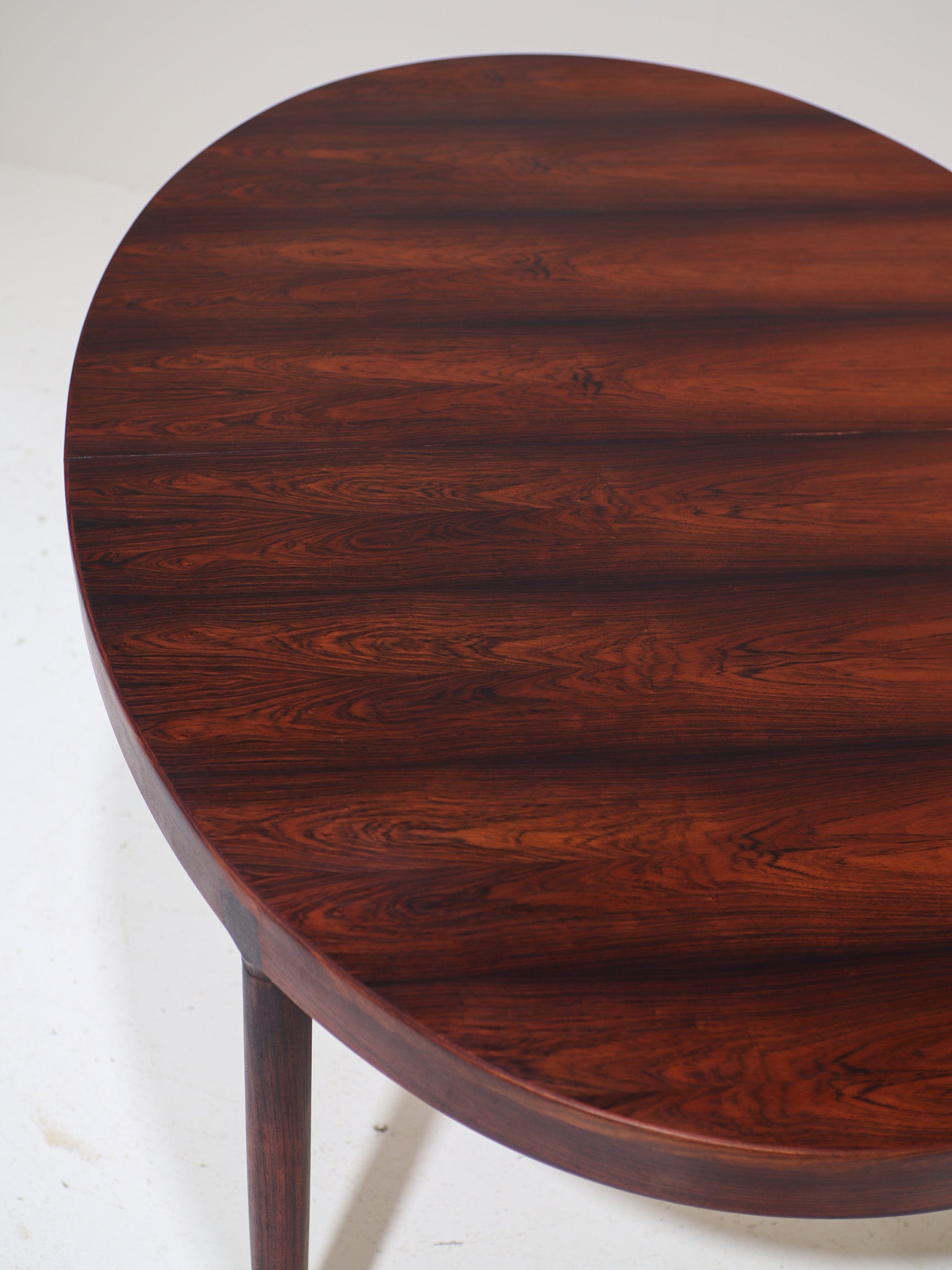 Harry_Østergaard_Oval_Extendable_Dining_Table_for_Randers_Møbelfabrik,_Denmark_1960s