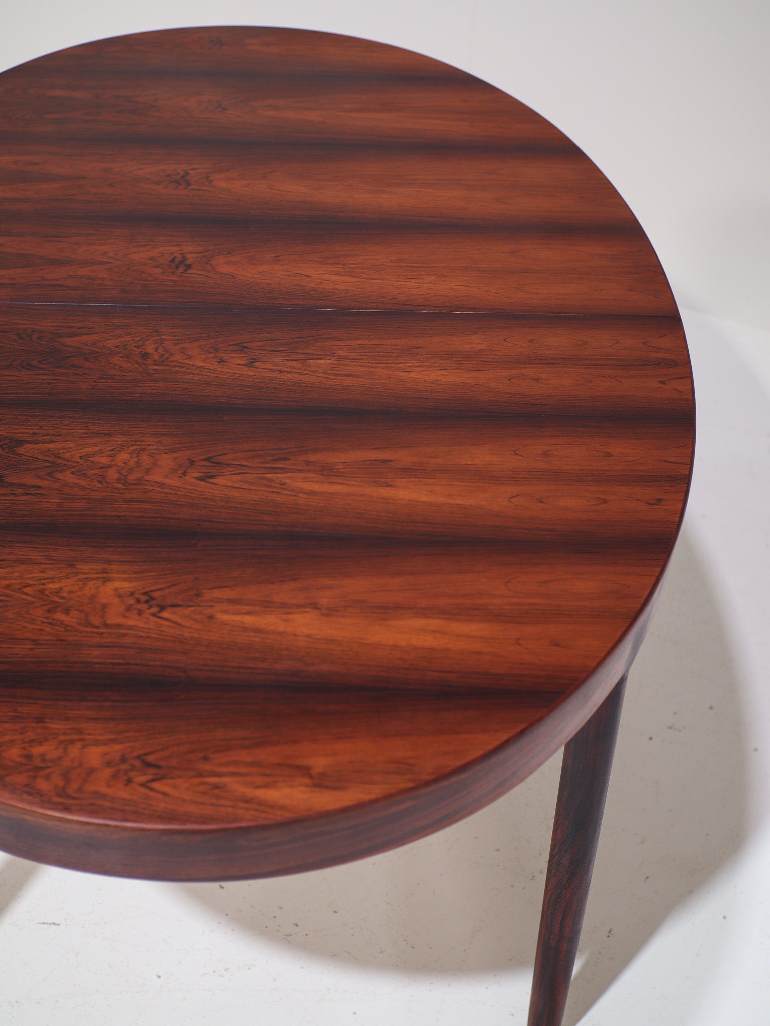 Harry_Østergaard_Oval_Extendable_Dining_Table_for_Randers_Møbelfabrik,_Denmark_1960s