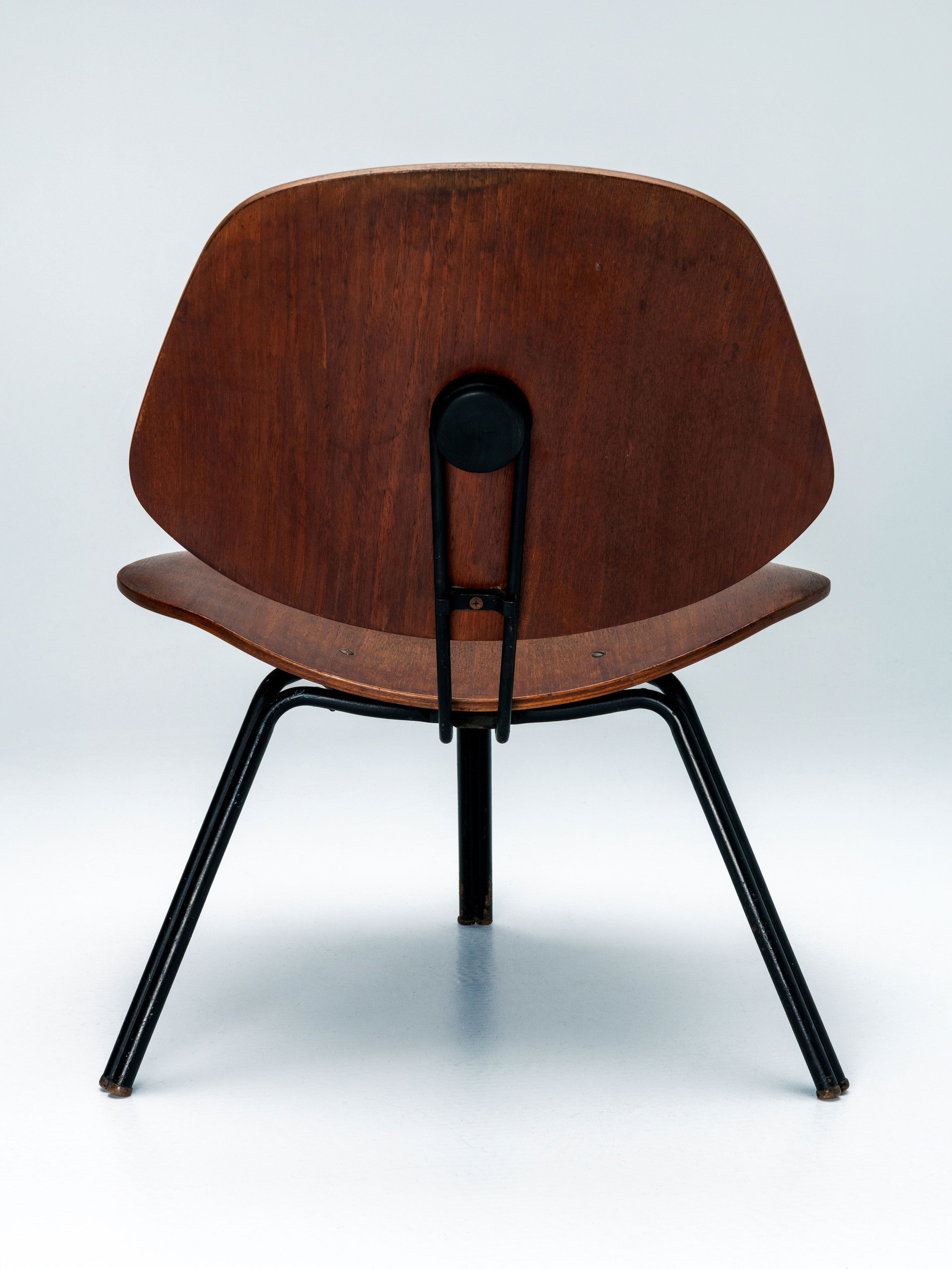 P31_Lounge_chair_by_Osvaldo_Borsani