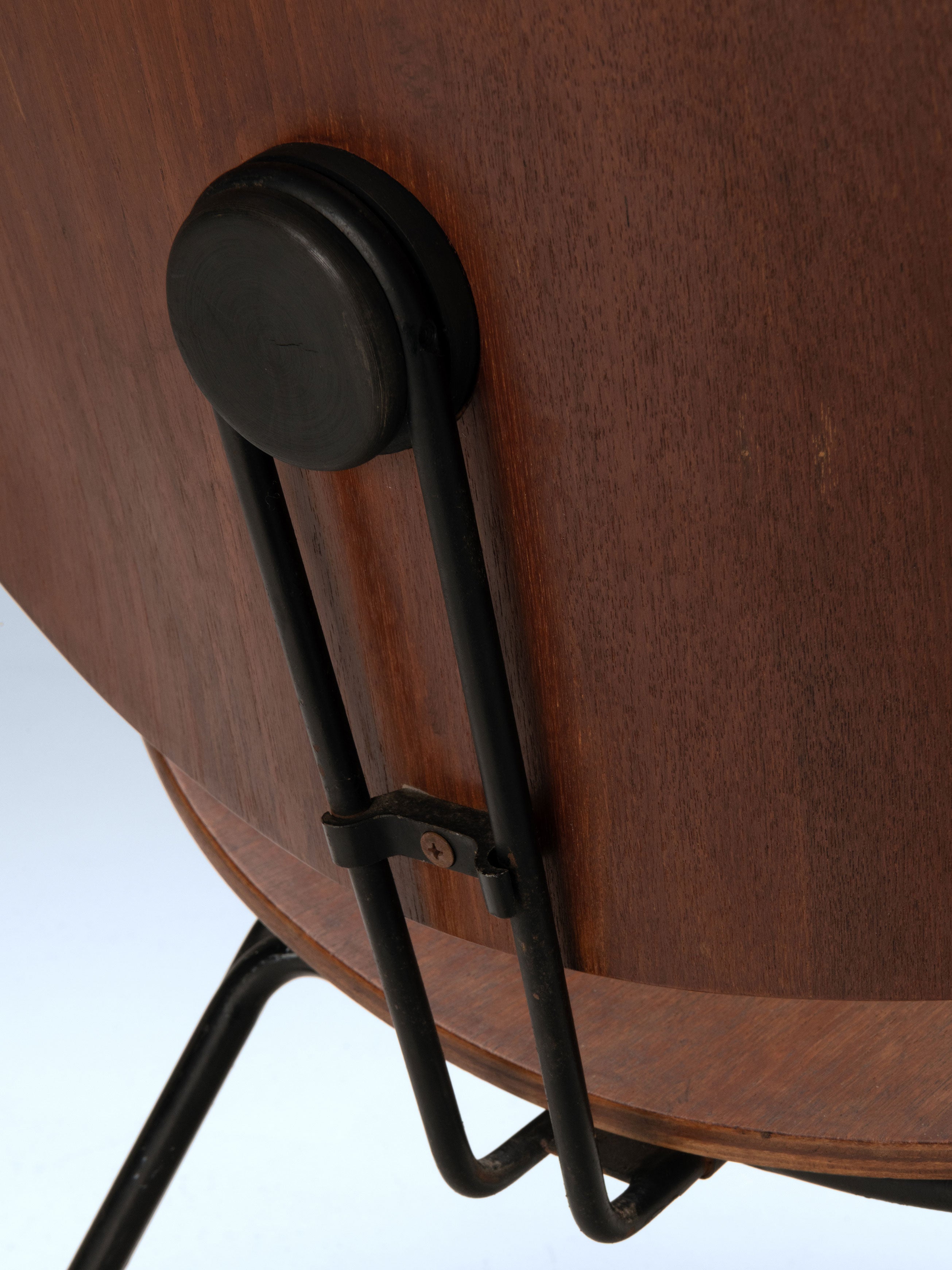 P31_Lounge_chair_by_Osvaldo_Borsani