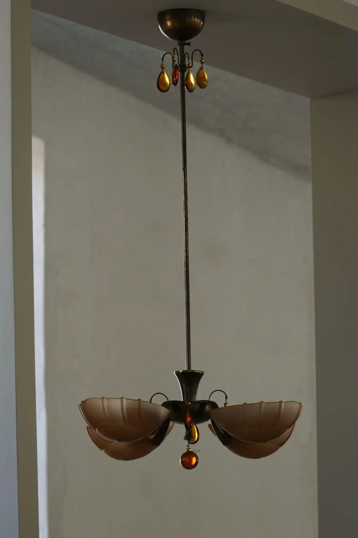Paavo_Tynell_Art_Deco_Chandelier_for_Taito_Oy,_Finland