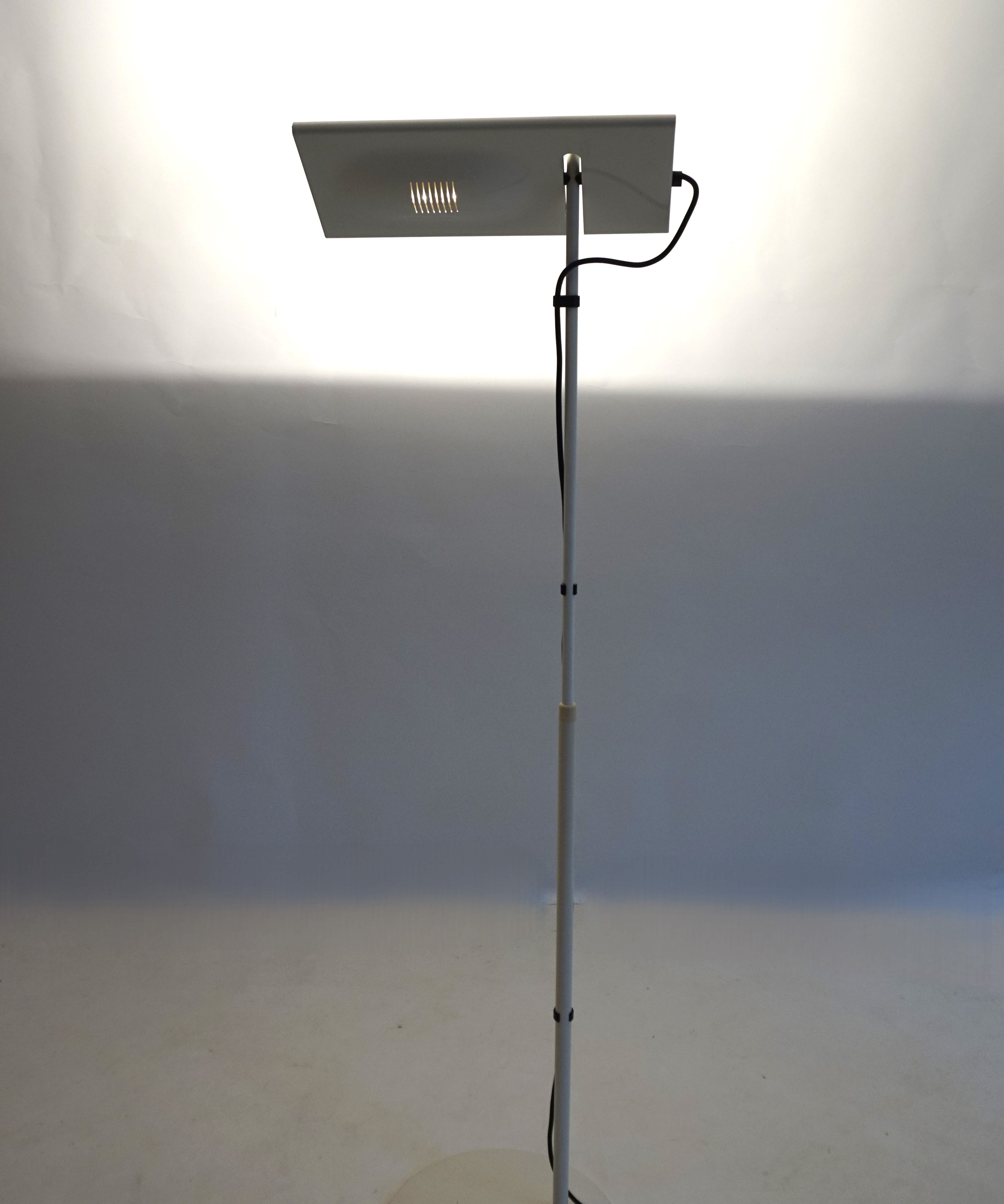 PAF_Duna_floor_lamp_by_Mario_Barbaglia_and_Marco_Colombo,_1980s