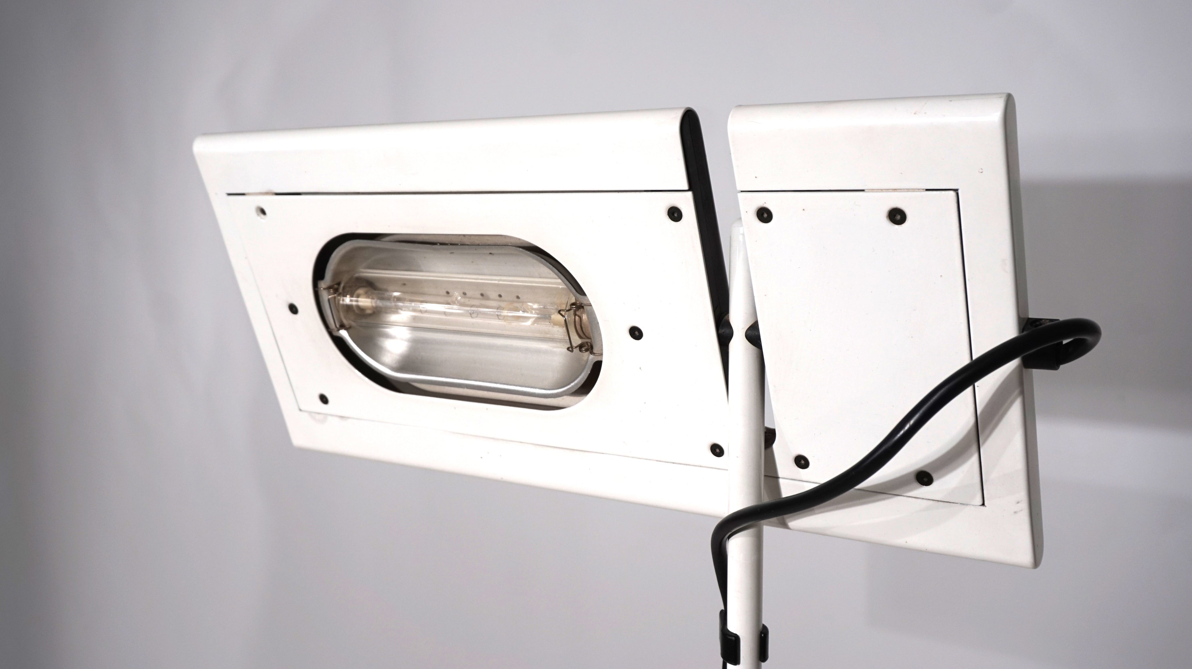 PAF_Duna_floor_lamp_by_Mario_Barbaglia_and_Marco_Colombo,_1980s