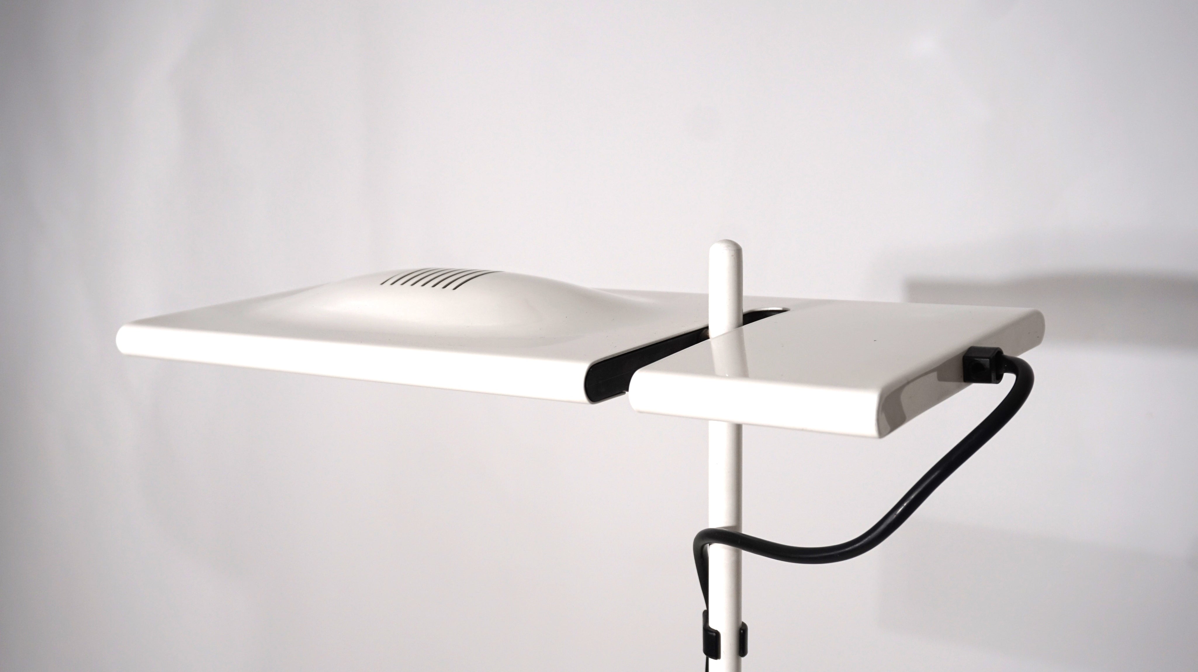 PAF_Duna_floor_lamp_by_Mario_Barbaglia_and_Marco_Colombo,_1980s