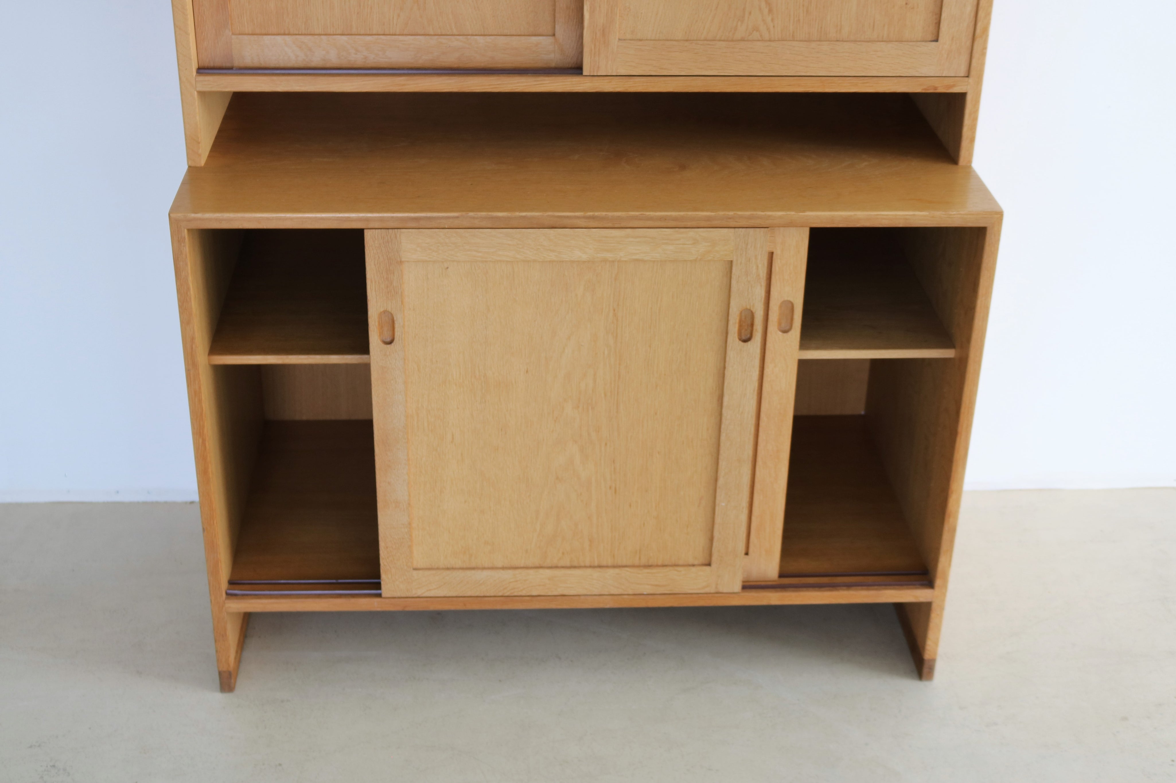 Page_1_of_17_Wardrobe_by_Hans_Wegner_for_RY_Mobler,_Denmark,_1960