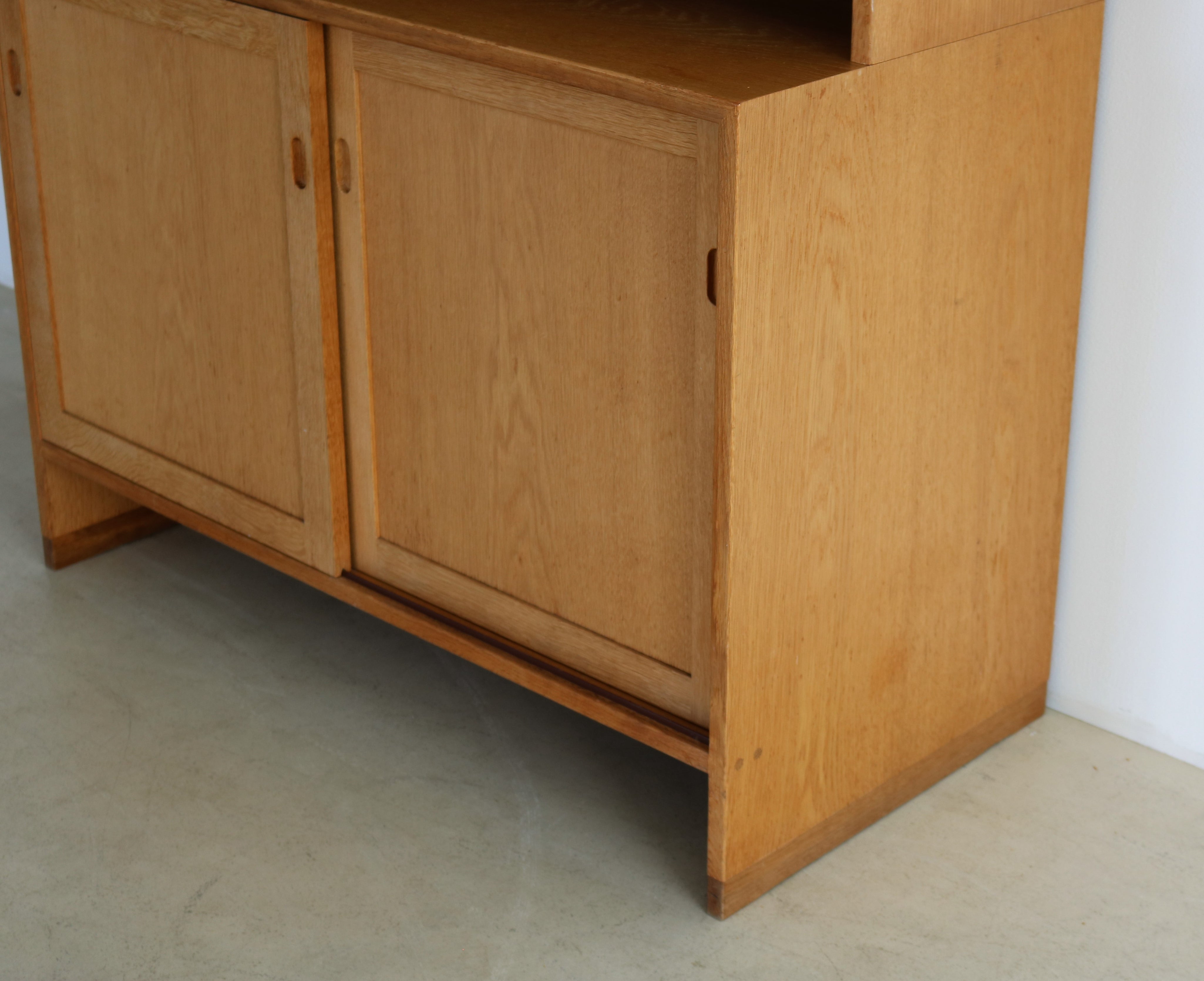 Page_1_of_17_Wardrobe_by_Hans_Wegner_for_RY_Mobler,_Denmark,_1960