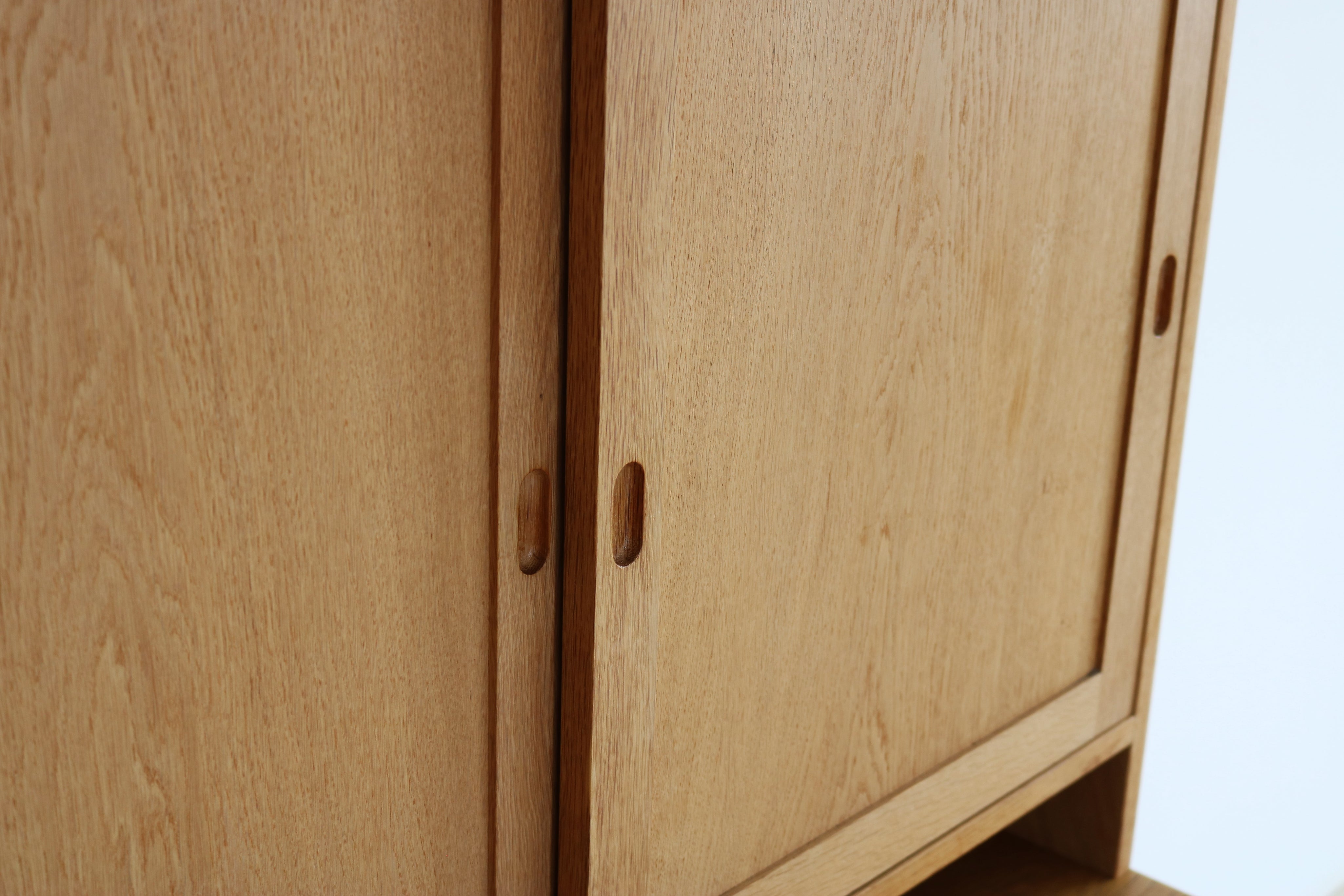 Page_1_of_17_Wardrobe_by_Hans_Wegner_for_RY_Mobler,_Denmark,_1960