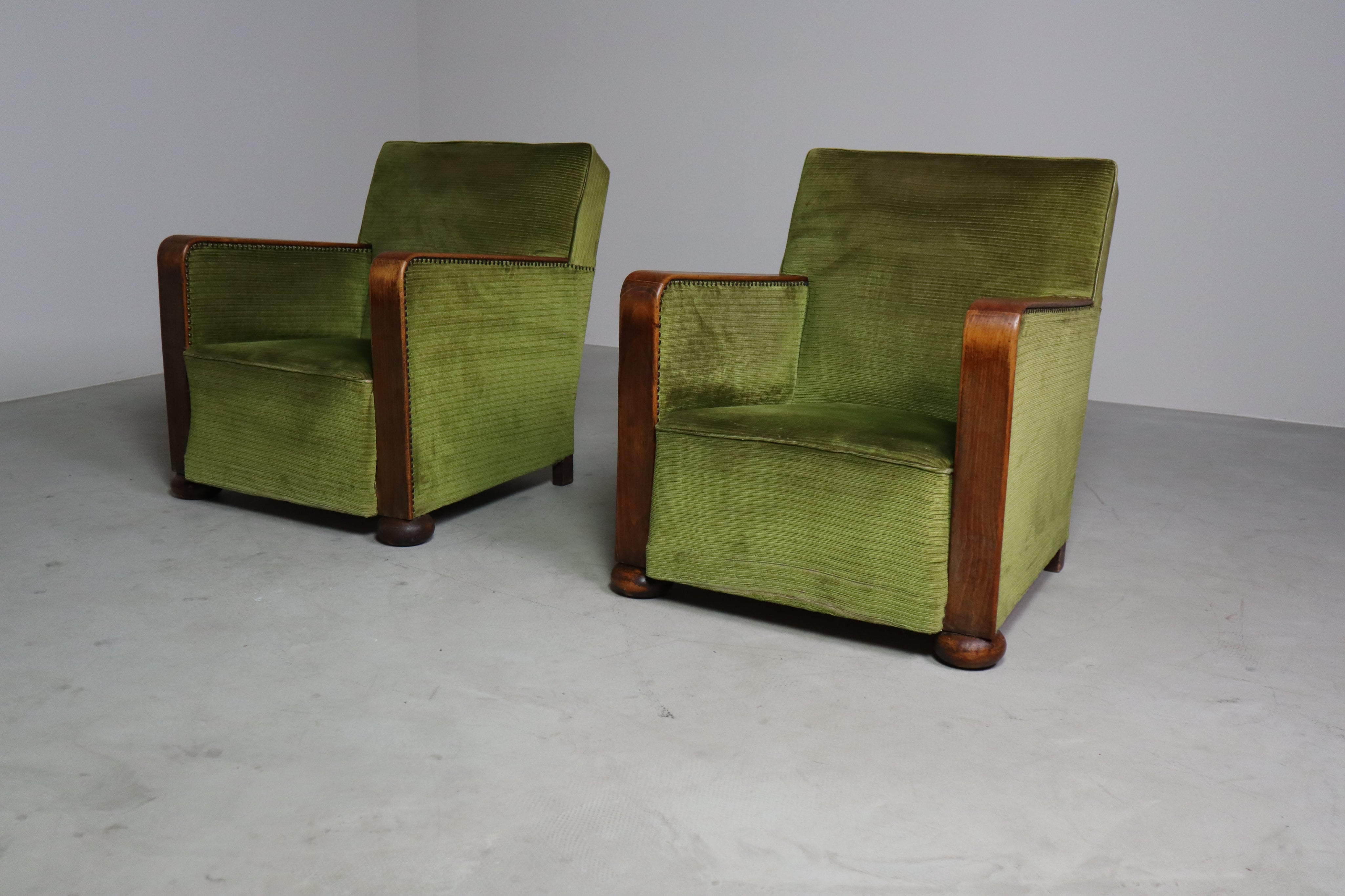 Set_of_2_Art_Deco_club_chairs,_circa_1930