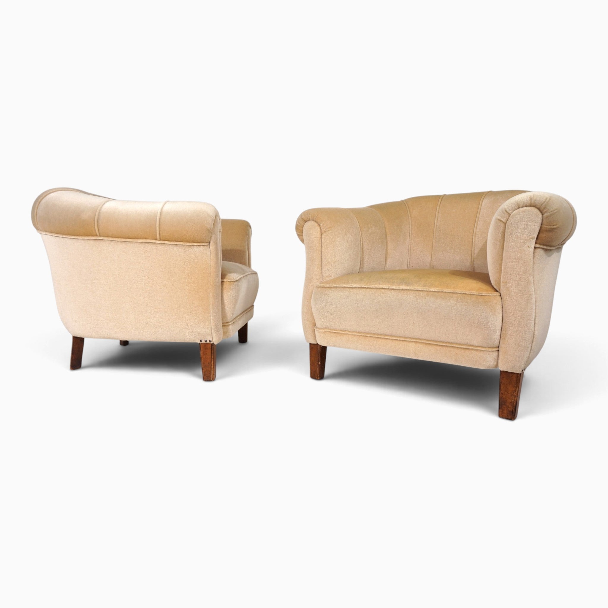 Pair_of_1930s_Art_Deco_Club_Chairs_in_Champagne_Mohair