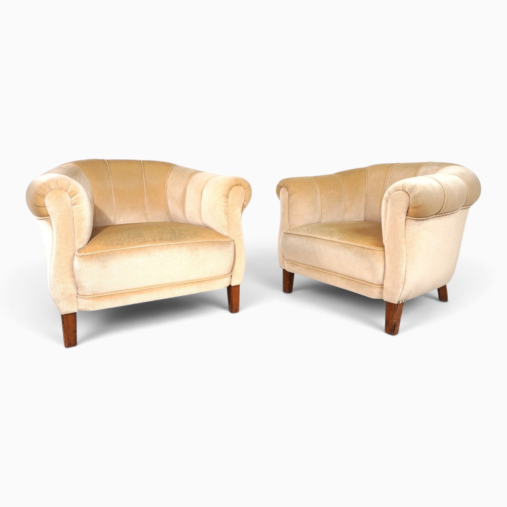Pair_of_1930s_Art_Deco_Club_Chairs_in_Champagne_Mohair