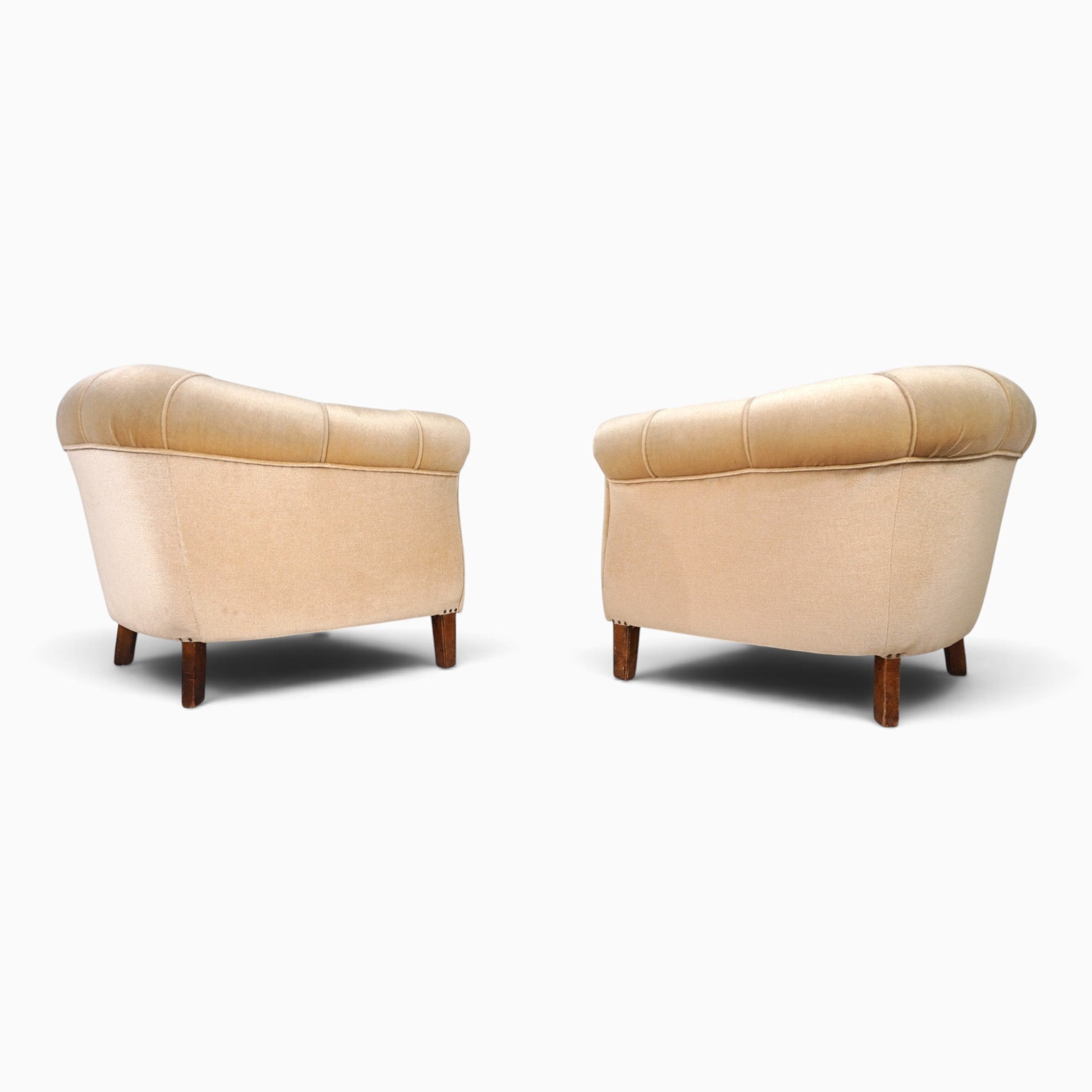 Pair_of_1930s_Art_Deco_Club_Chairs_in_Champagne_Mohair