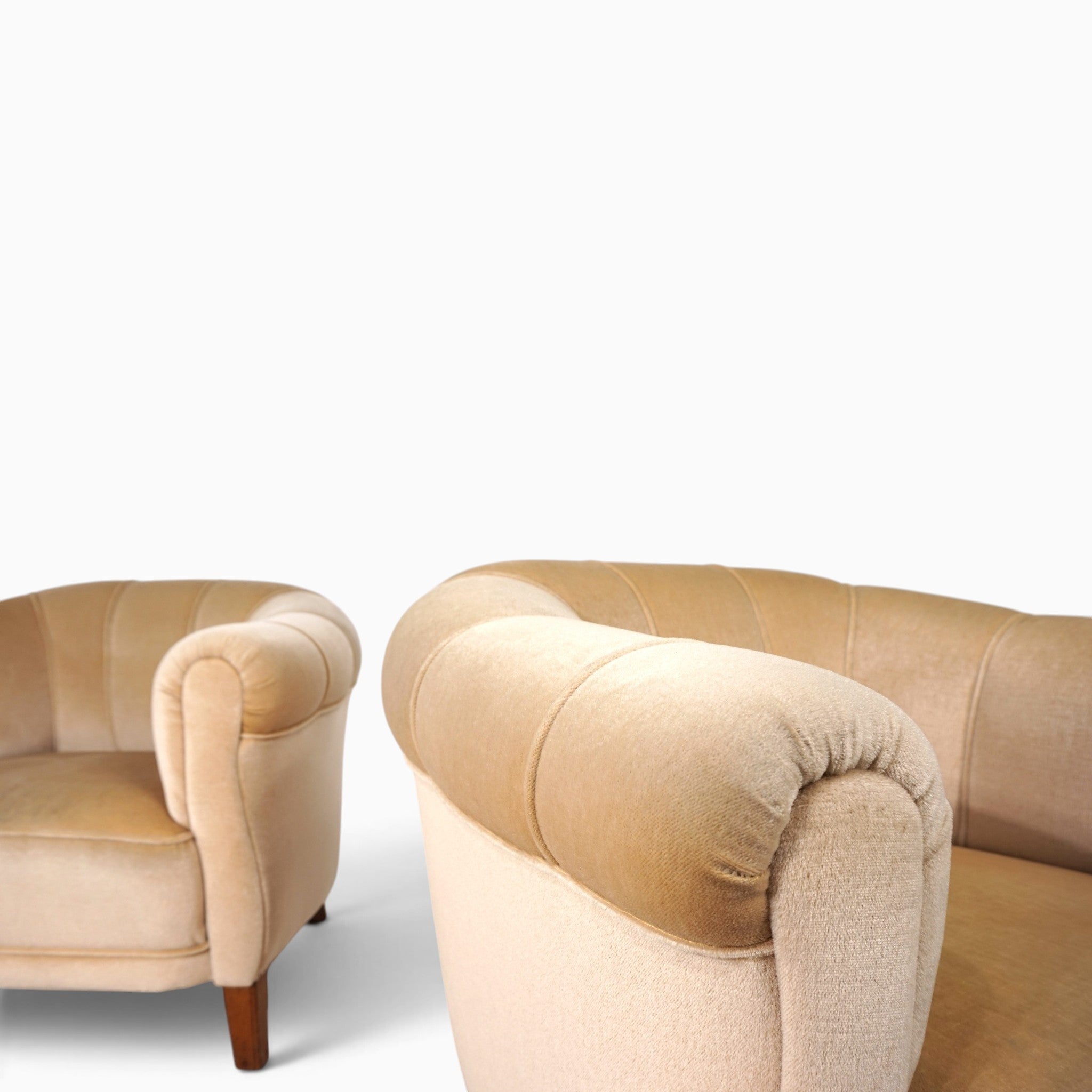 Pair_of_1930s_Art_Deco_Club_Chairs_in_Champagne_Mohair
