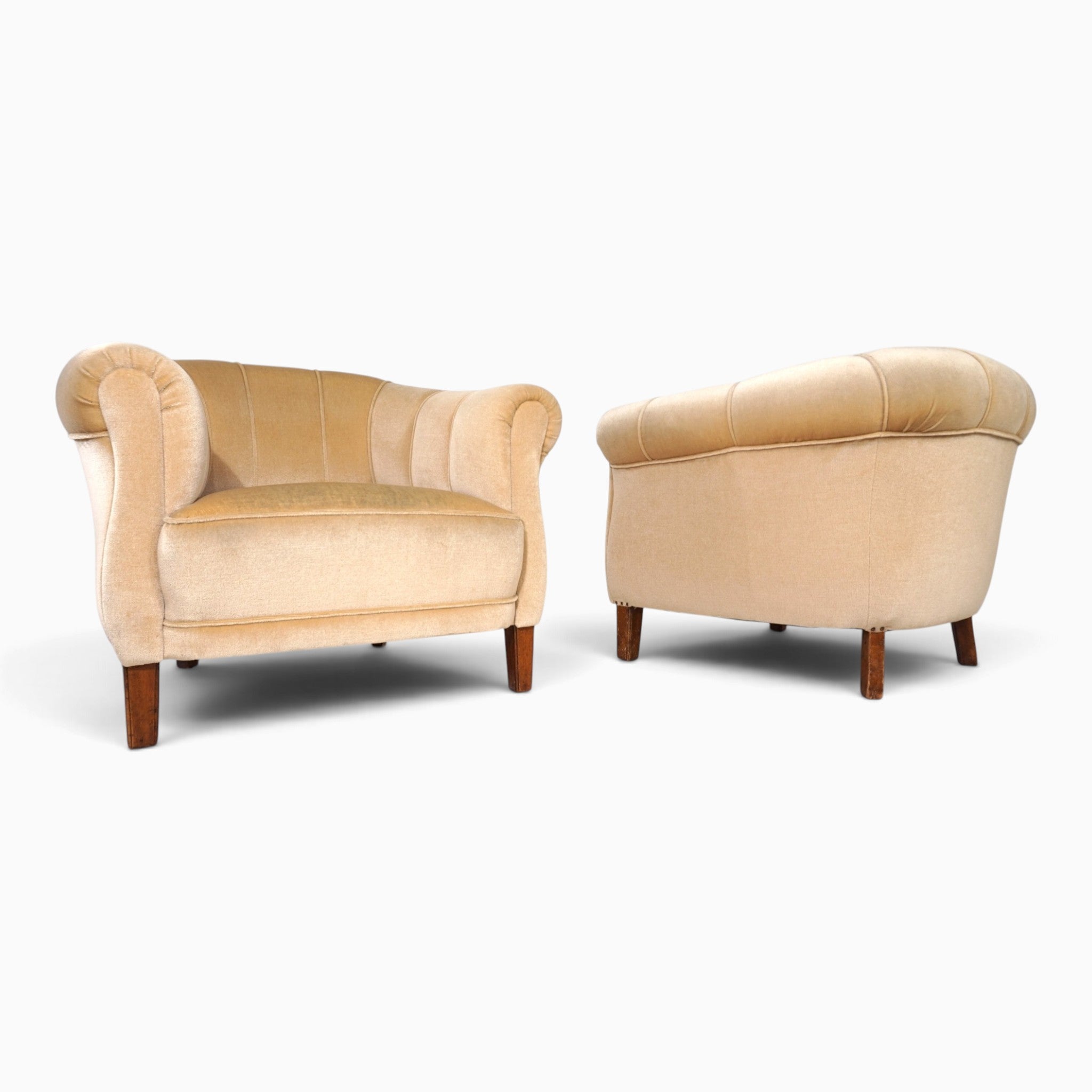 Pair_of_1930s_Art_Deco_Club_Chairs_in_Champagne_Mohair