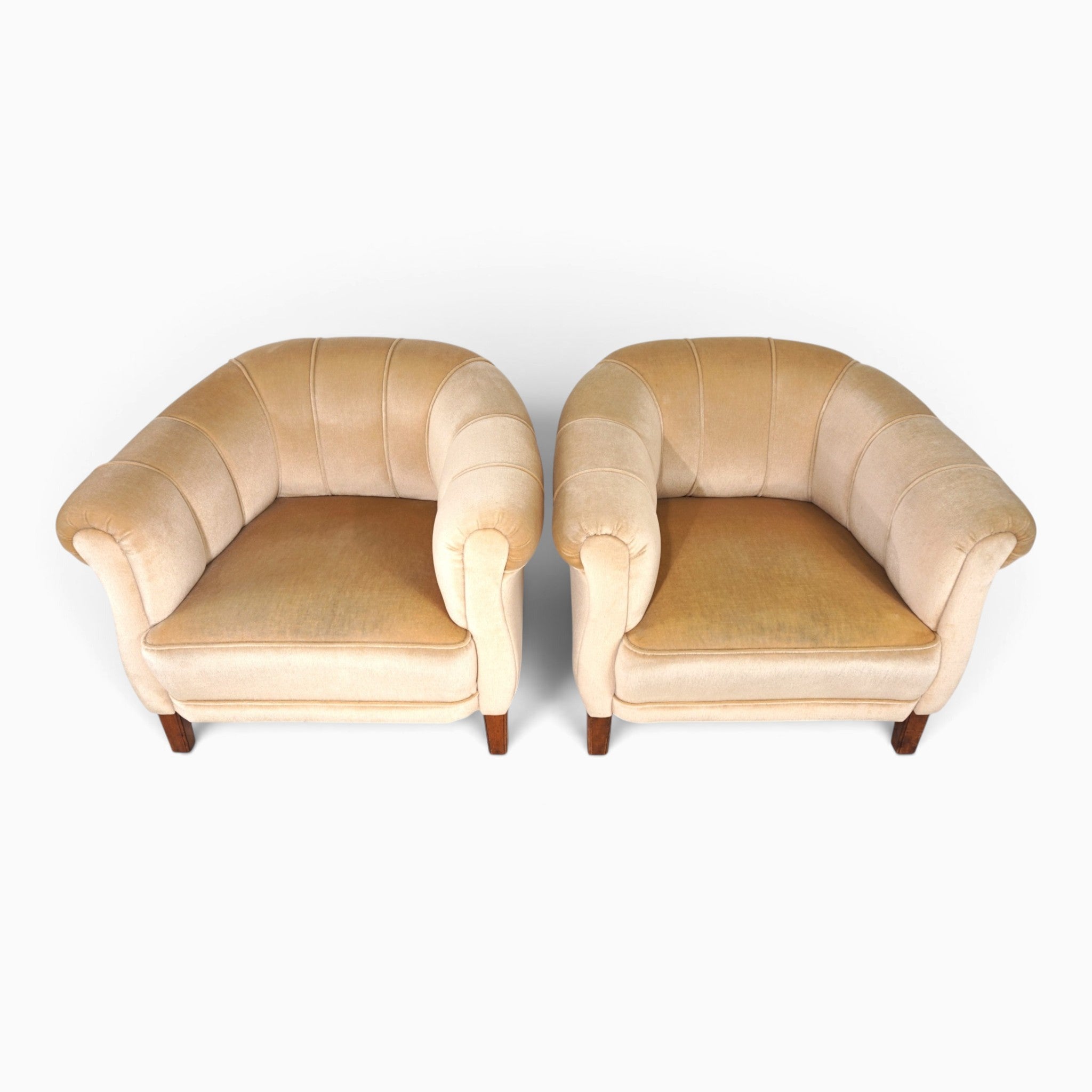 Pair_of_1930s_Art_Deco_Club_Chairs_in_Champagne_Mohair