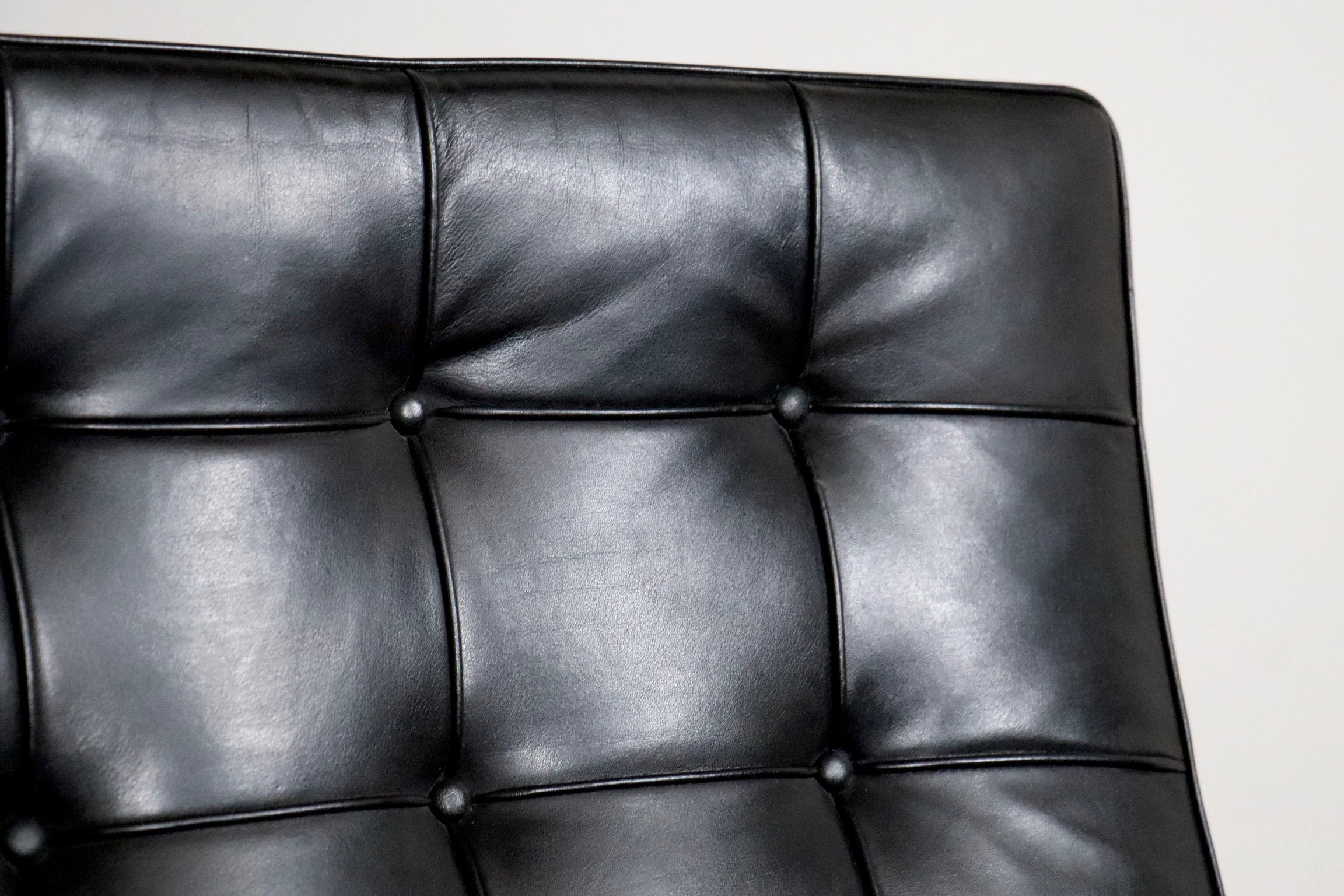 Set_of_2_Barcelona_Chairs_by_Ludwig_Mies_van_der_Rohe_for_Knoll,_1960s