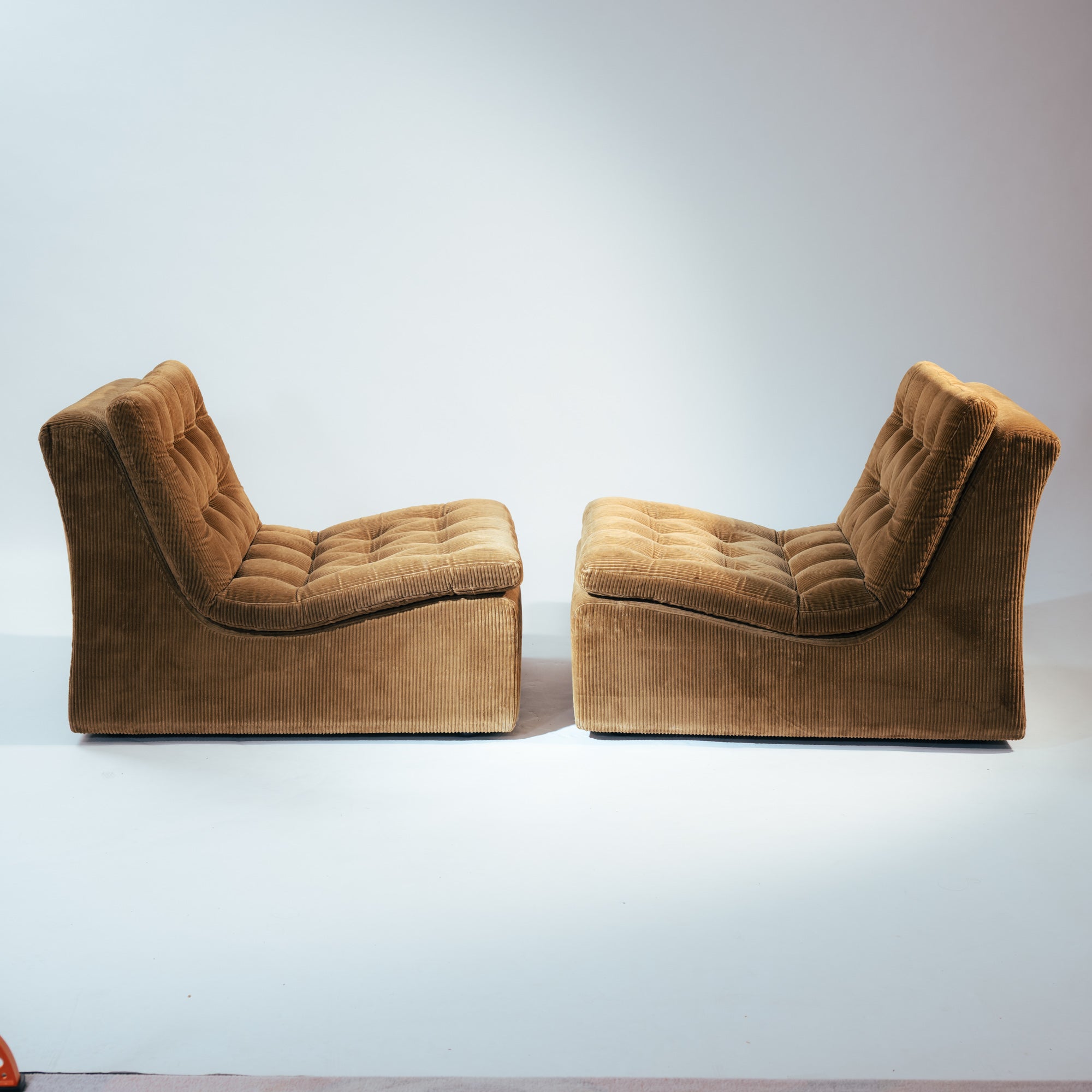Pair_of_DUX_Modular_Lounge_Chairs_in_Camel_Brown_Corduroy,_Sweden,_1970s