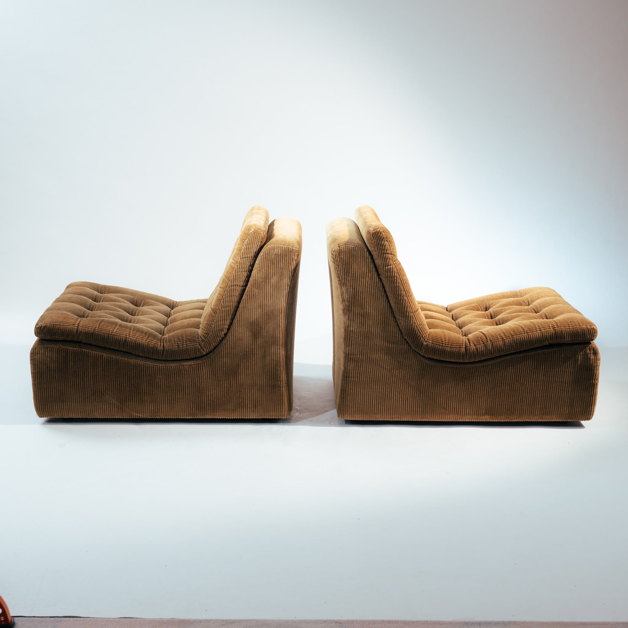 Pair_of_DUX_Modular_Lounge_Chairs_in_Camel_Brown_Corduroy,_Sweden,_1970s