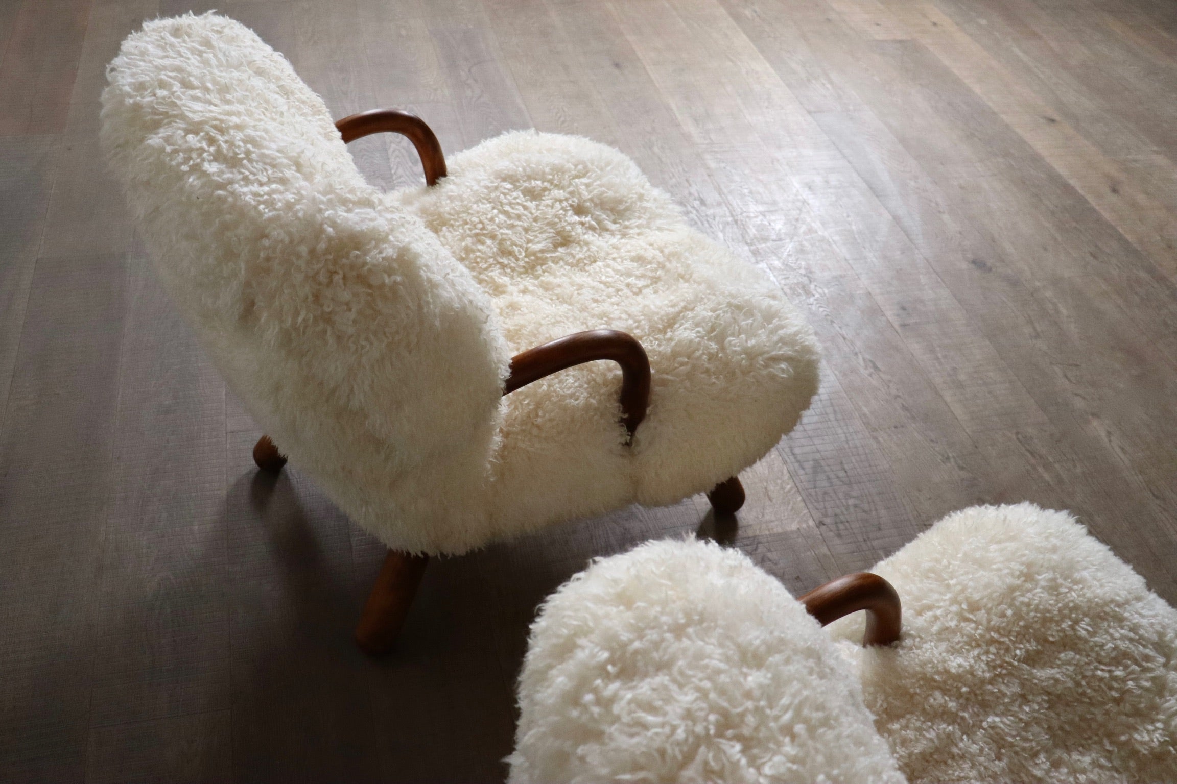 Set_of_2_Early_Edition_Clam_Chairs_by_Arnold_Madsen_for_Madsen_&_Schubell,_Denmark_1944