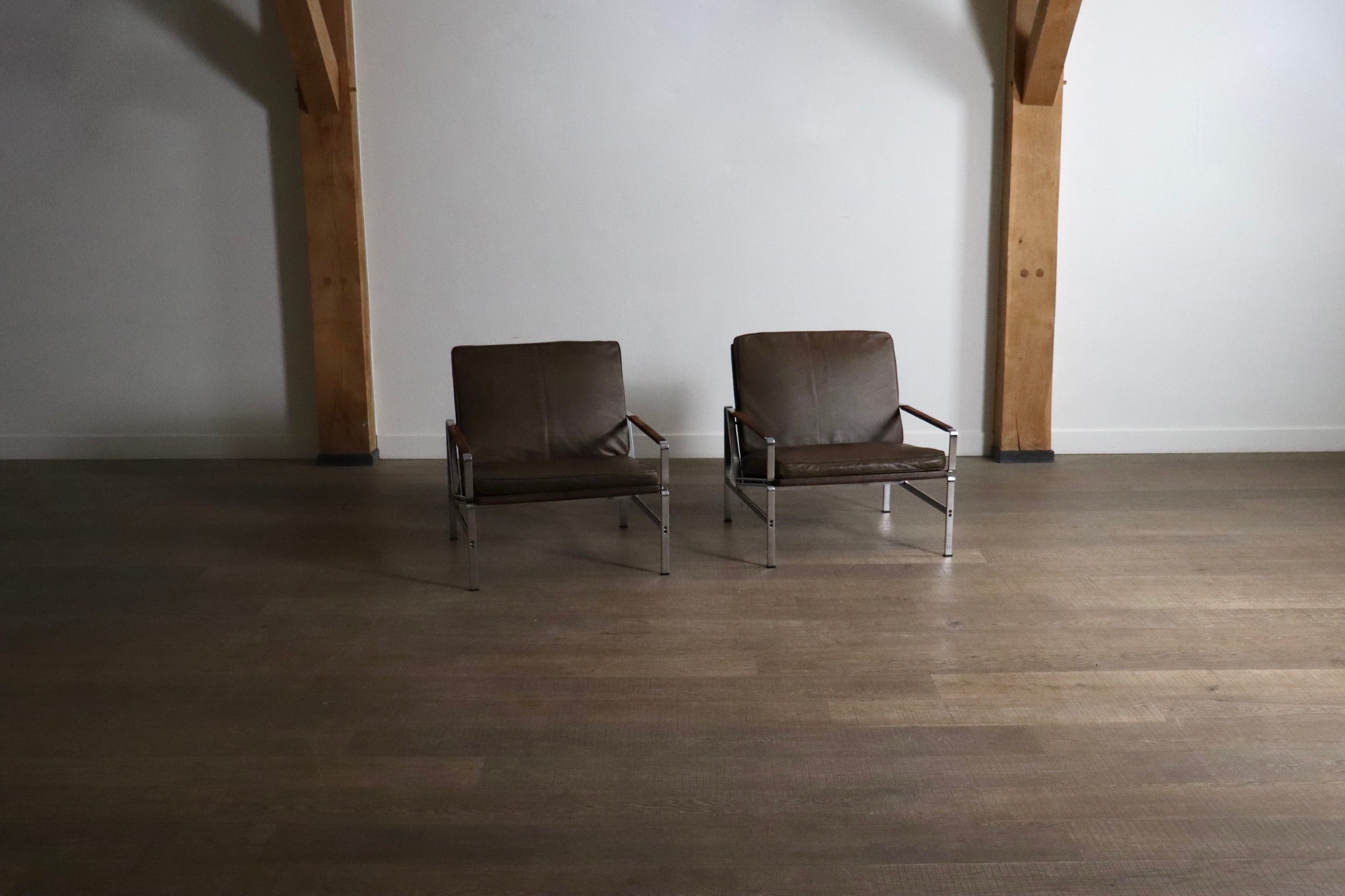 Set_of_2_FK6720_Lounge_chairs_by_Fabricius_&_Kastholm_for_Kill_International_1960s