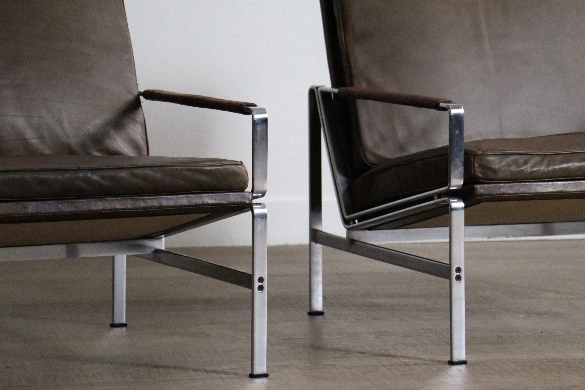 Set_of_2_FK6720_Lounge_chairs_by_Fabricius_&_Kastholm_for_Kill_International_1960s