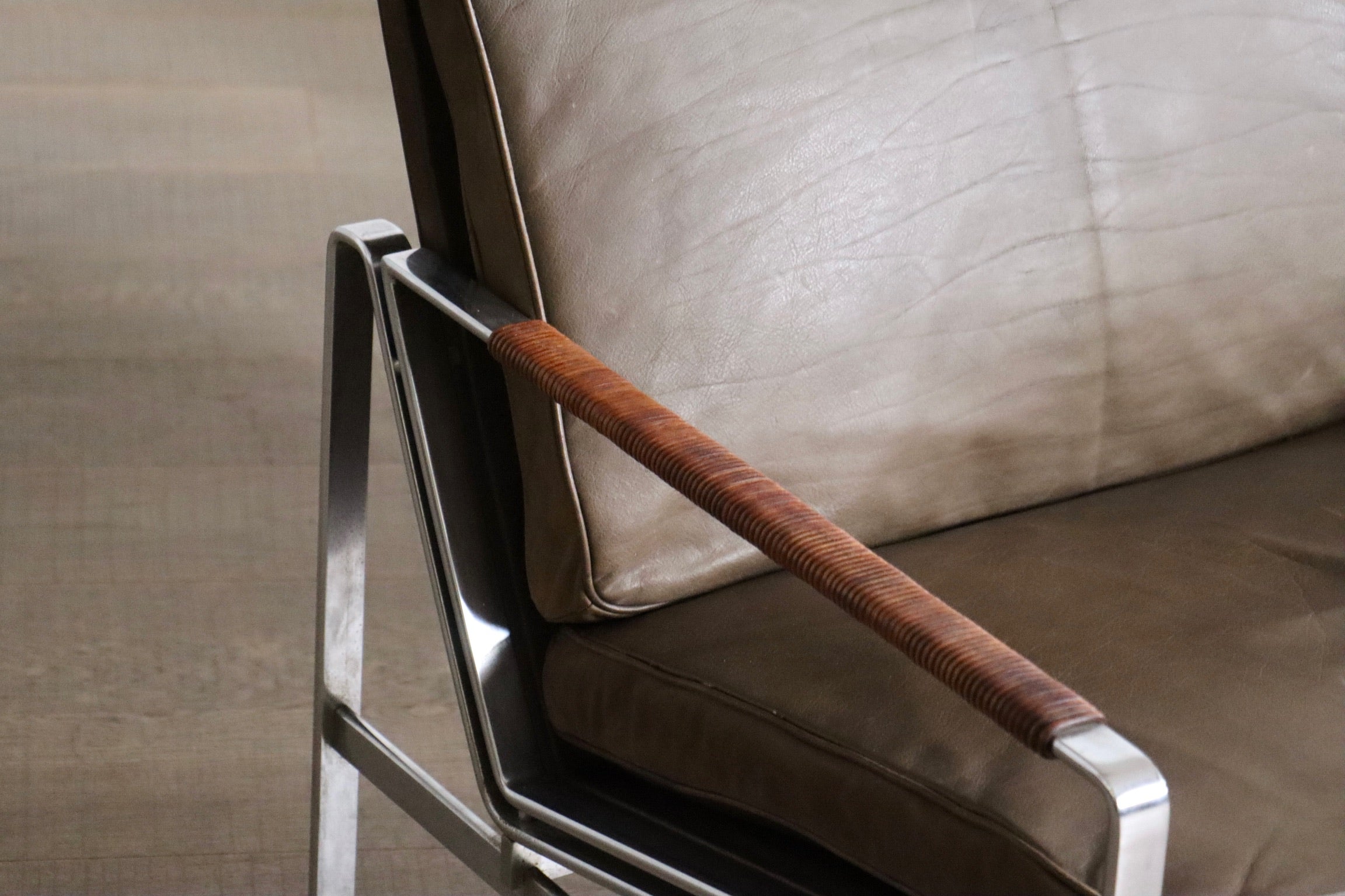 Set_of_2_FK6720_Lounge_chairs_by_Fabricius_&_Kastholm_for_Kill_International_1960s