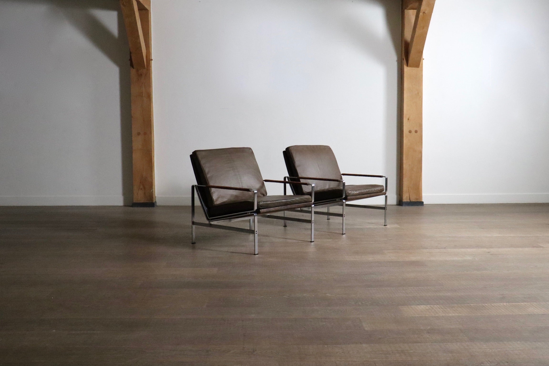 Set_of_2_FK6720_Lounge_chairs_by_Fabricius_&_Kastholm_for_Kill_International_1960s