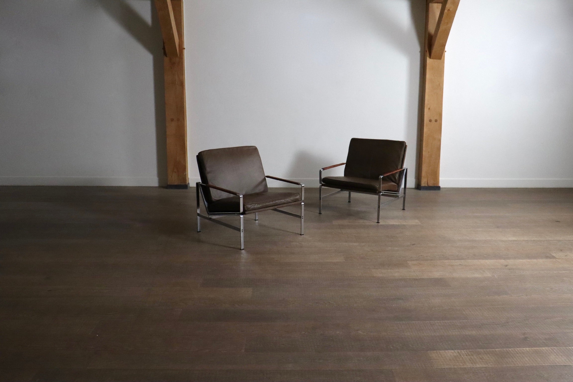 Set_of_2_FK6720_Lounge_chairs_by_Fabricius_&_Kastholm_for_Kill_International_1960s