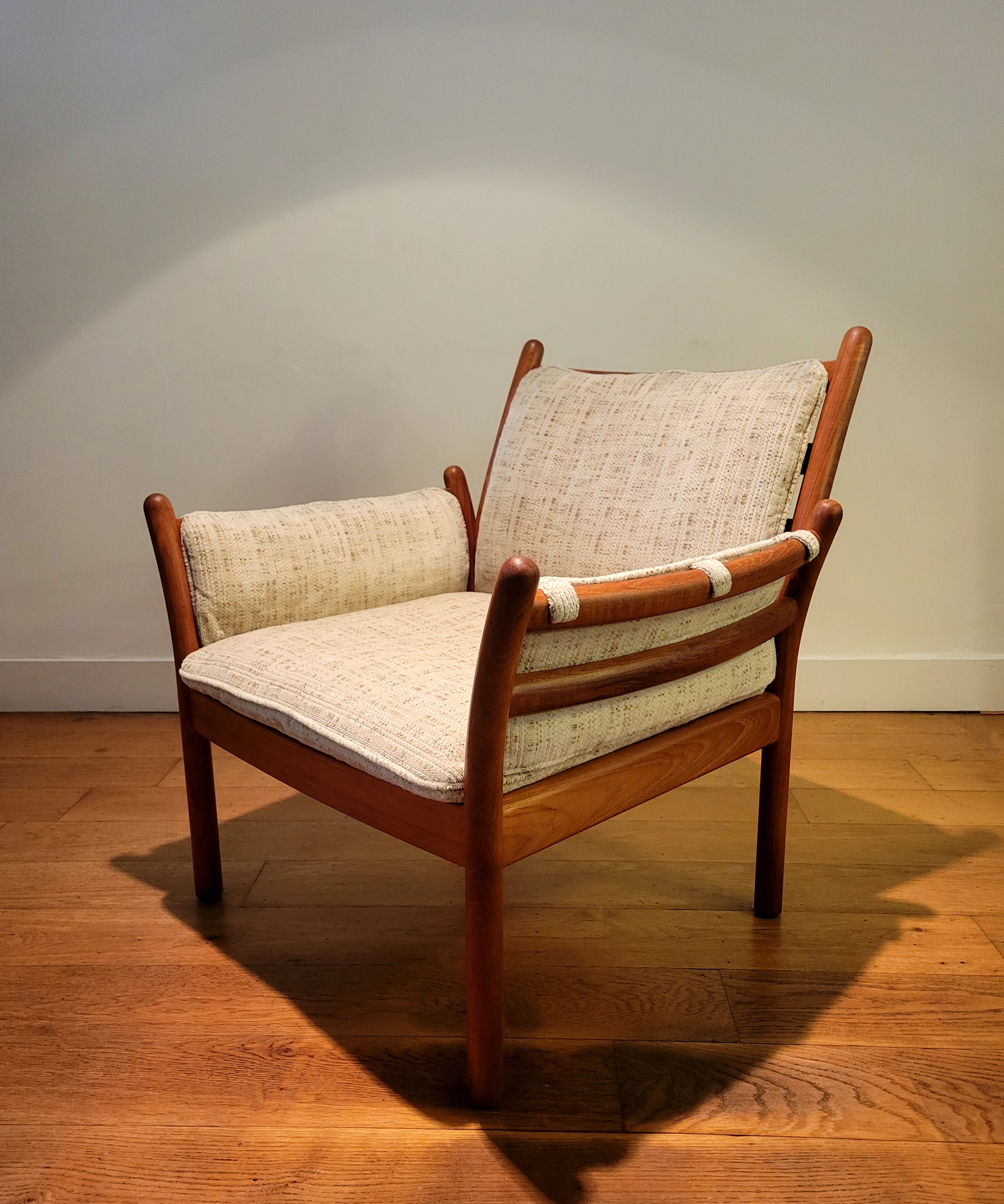 Set_of_2_Genius_easy_chairs_by_Illum_Wikkelsø_for_C.F.C._Silkeborg