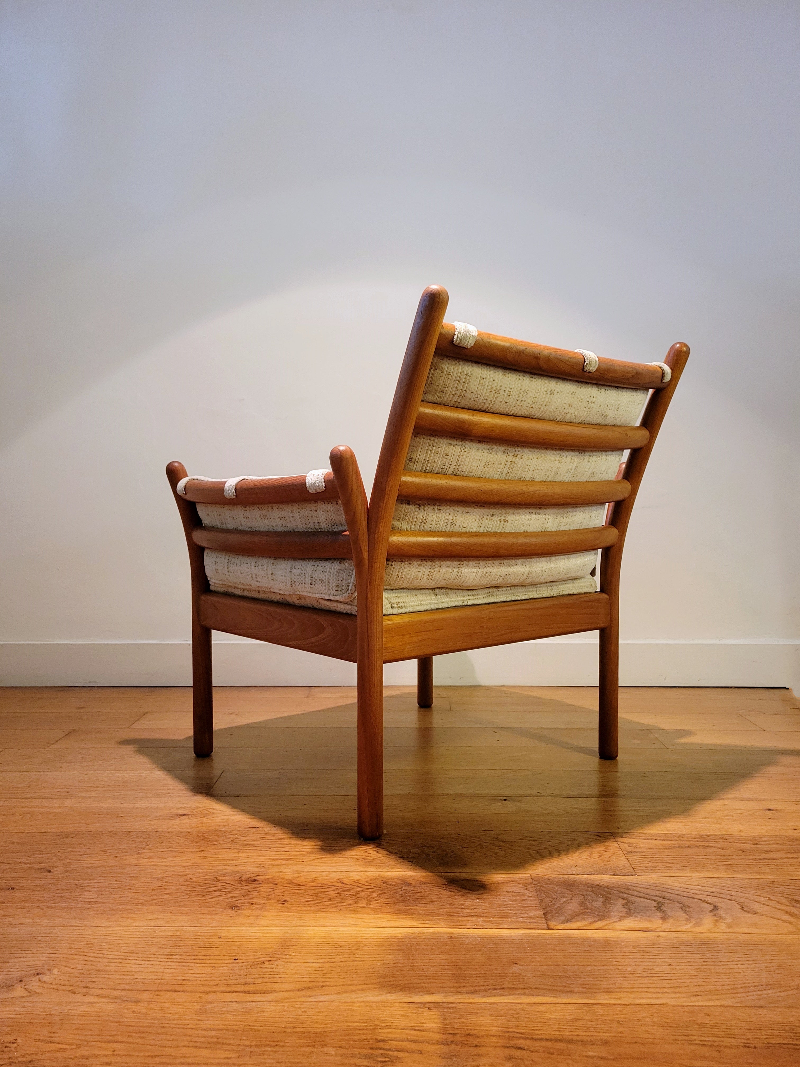 Set_of_2_Genius_easy_chairs_by_Illum_Wikkelsø_for_C.F.C._Silkeborg