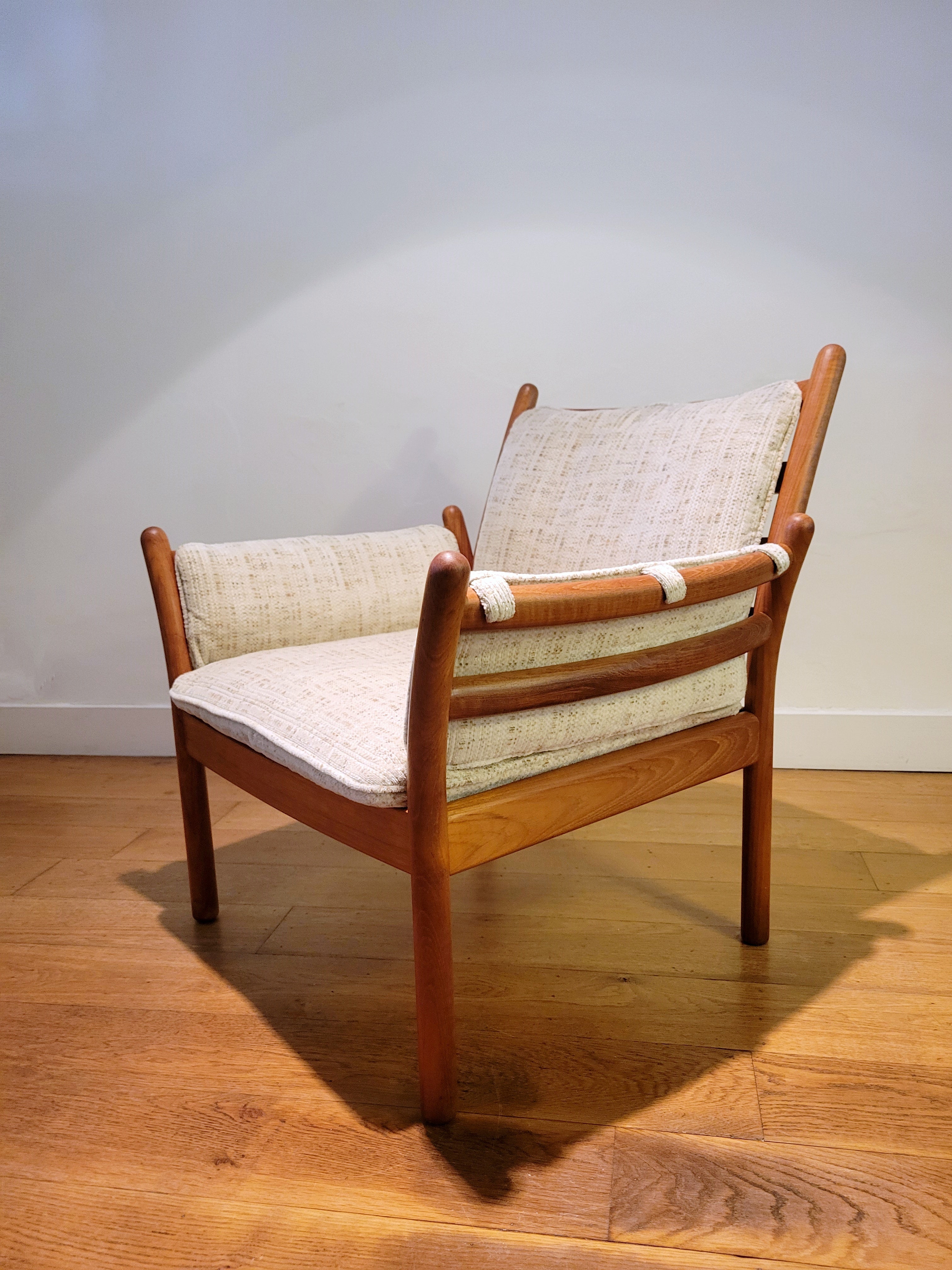 Set_of_2_Genius_easy_chairs_by_Illum_Wikkelsø_for_C.F.C._Silkeborg