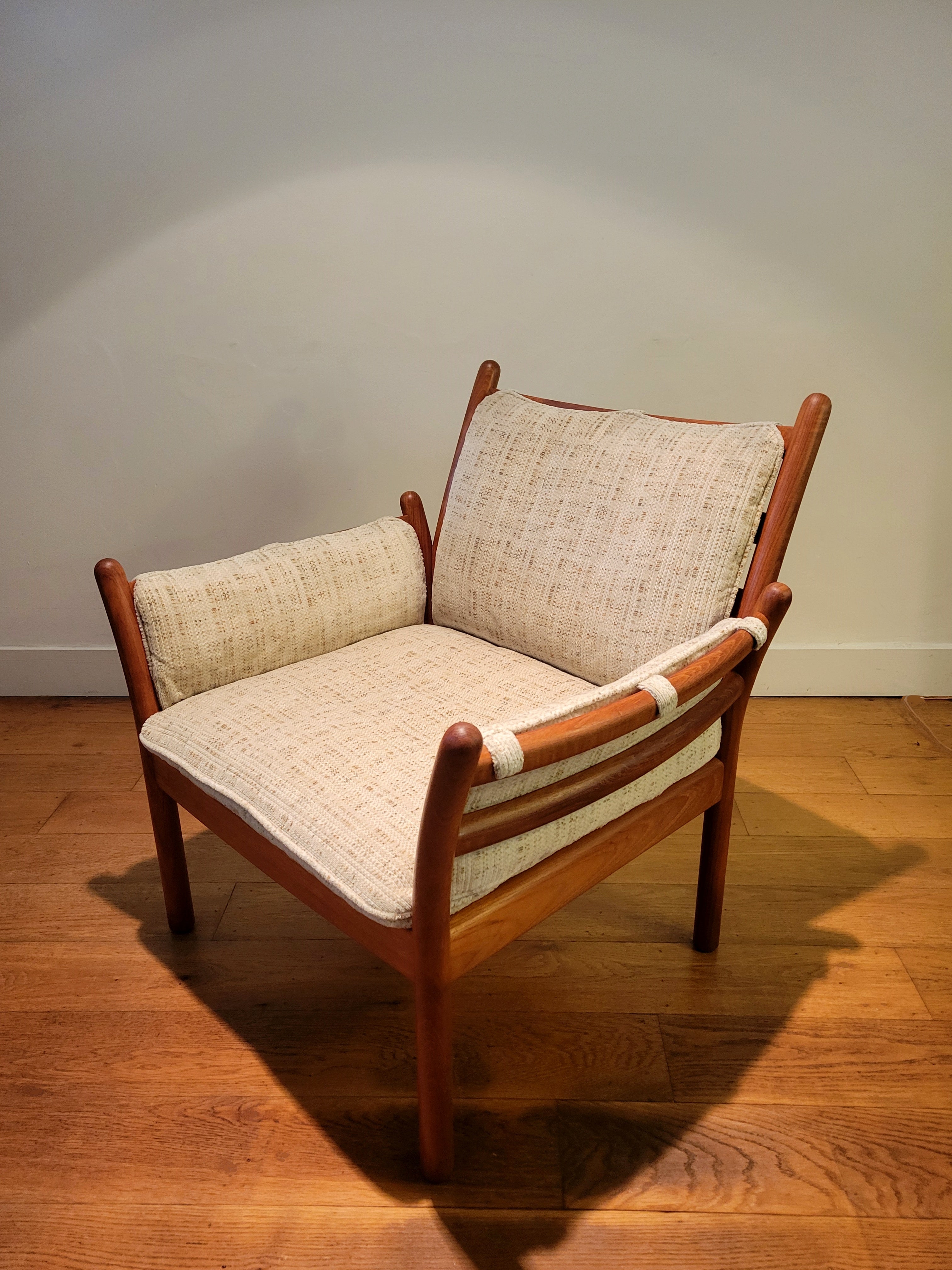 Set_of_2_Genius_easy_chairs_by_Illum_Wikkelsø_for_C.F.C._Silkeborg